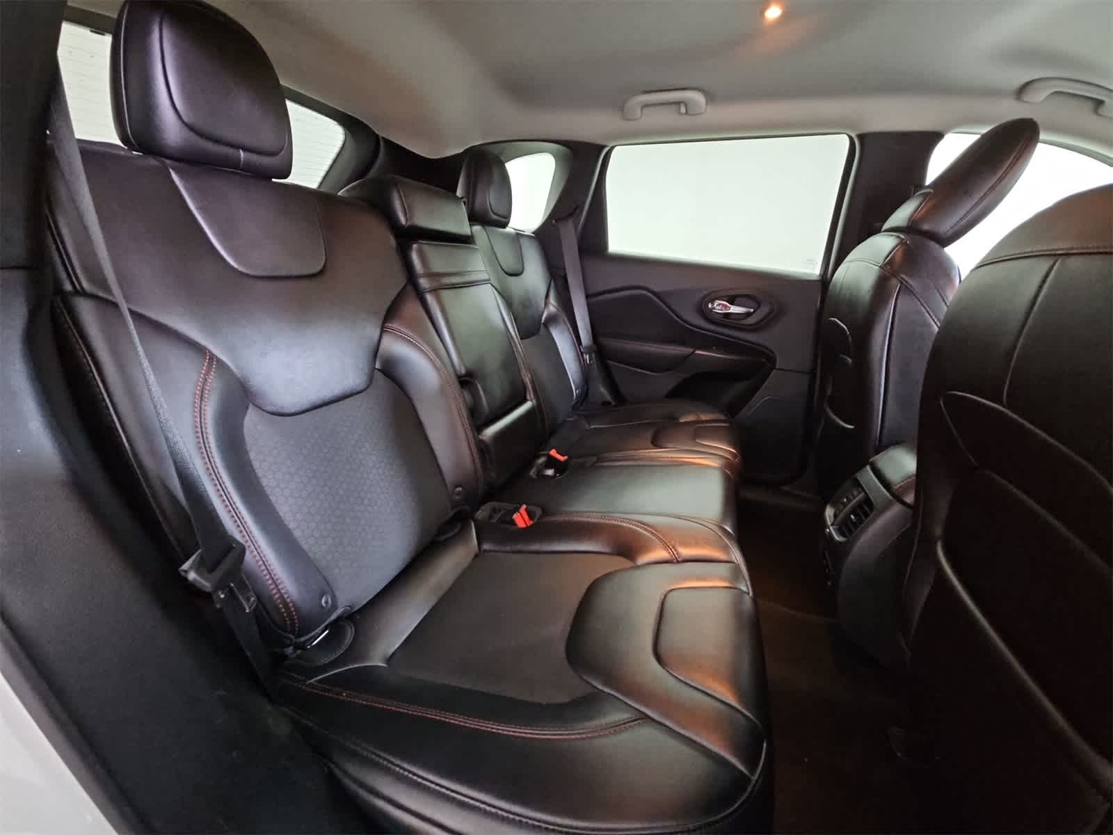 Thumbnail: 2019 Jeep Cherokee - 20