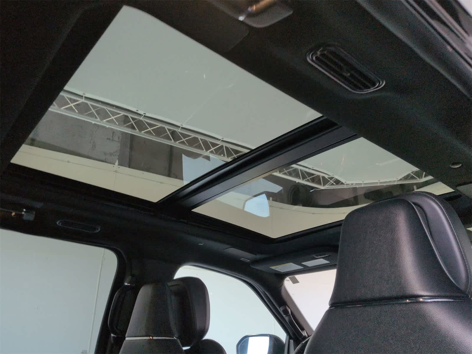 Thumbnail: 2023 Lincoln Navigator - 21