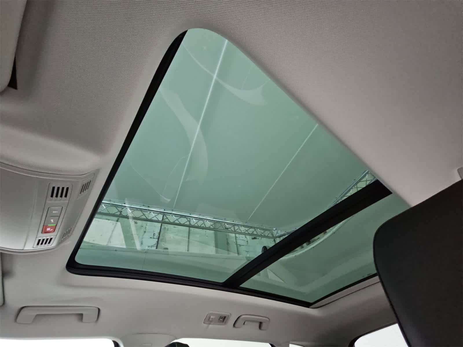 Thumbnail: 2025 Volkswagen Taos - 18