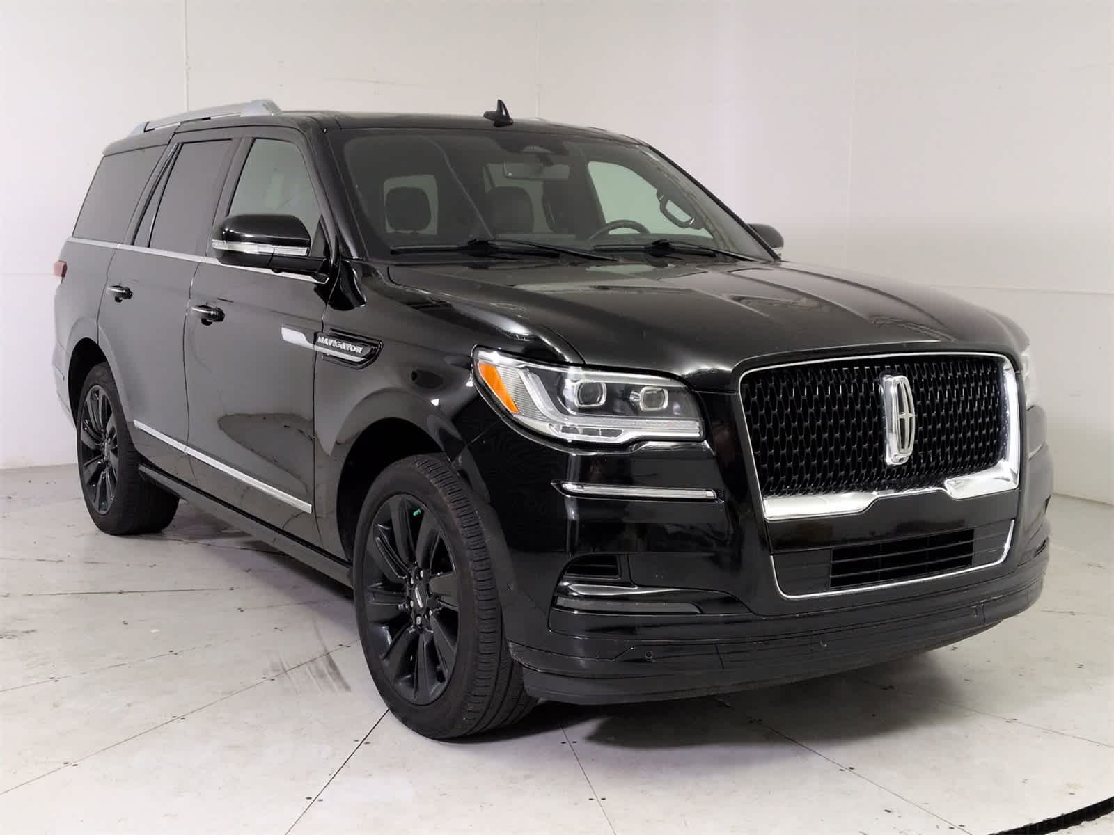 Thumbnail: 2023 Lincoln Navigator - 8