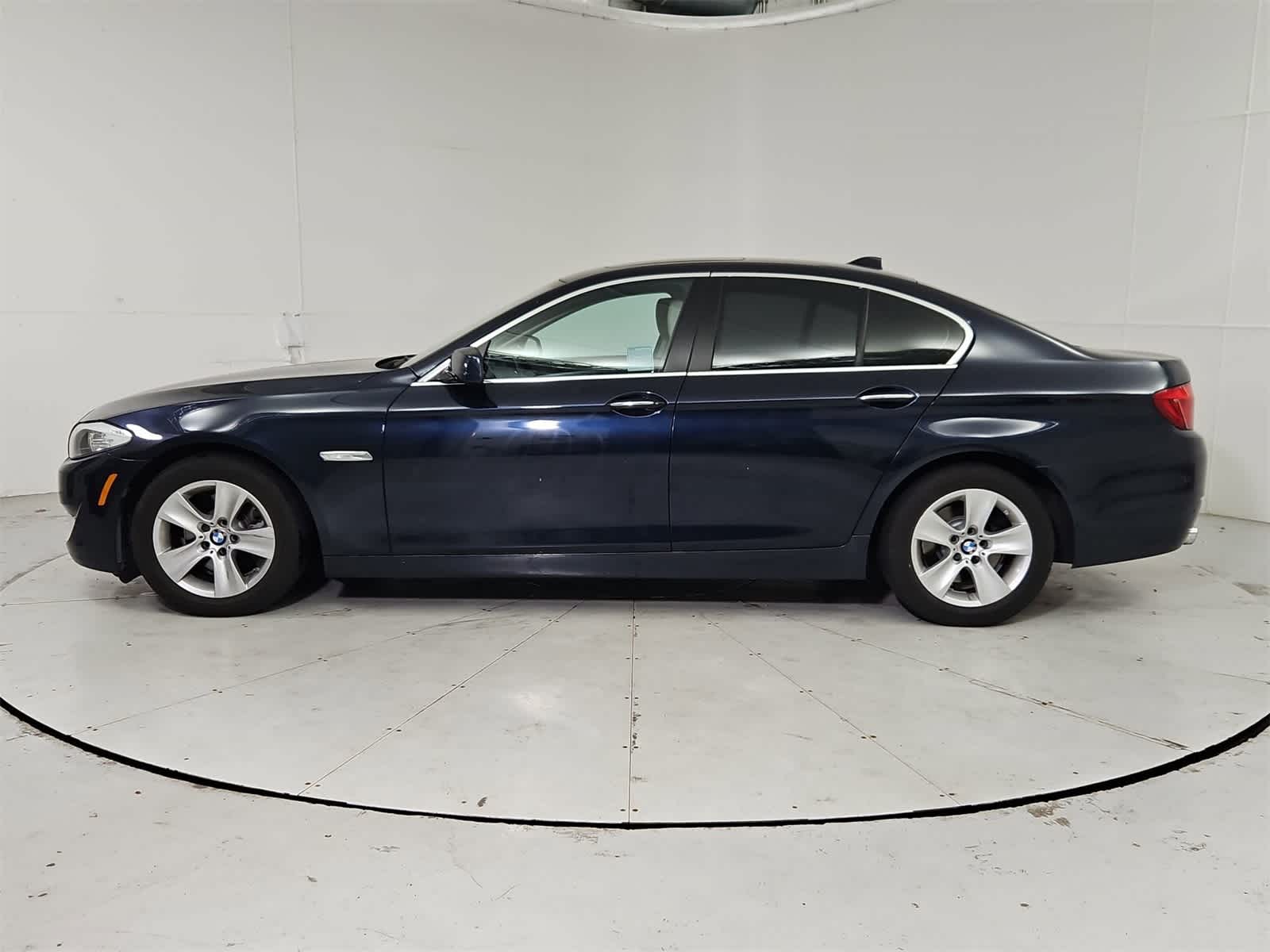 Thumbnail: 2011 BMW 5 Series - 3