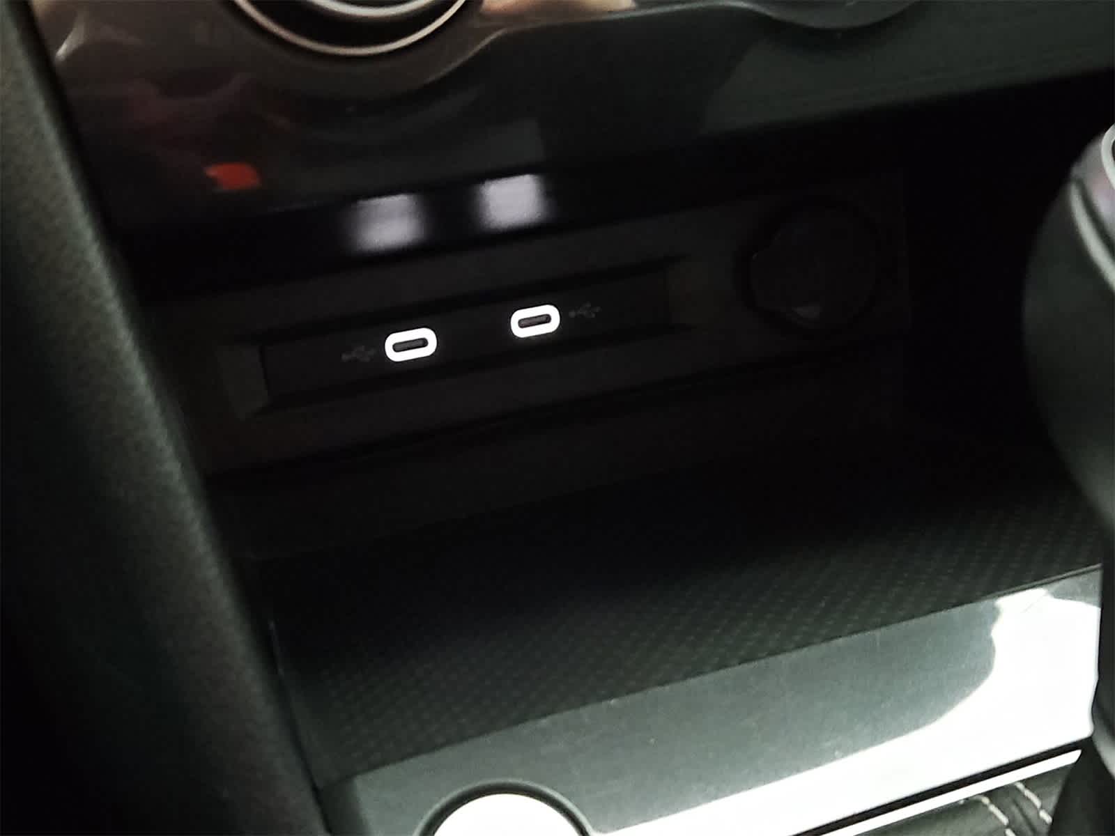 Thumbnail: 2022 Volkswagen Tiguan - 31