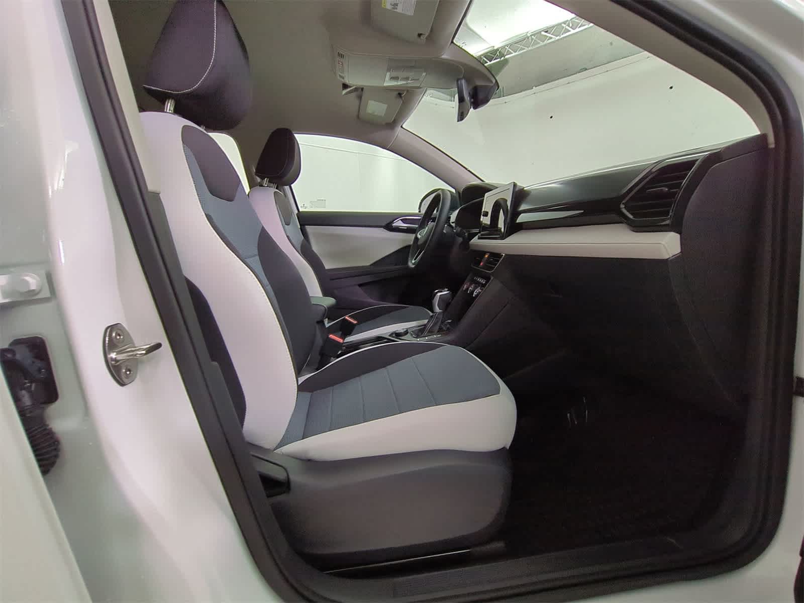 Thumbnail: 2025 Volkswagen Taos - 23