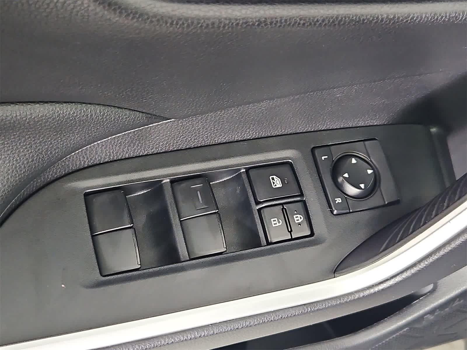 Thumbnail: 2020 Toyota RAV4 - 17