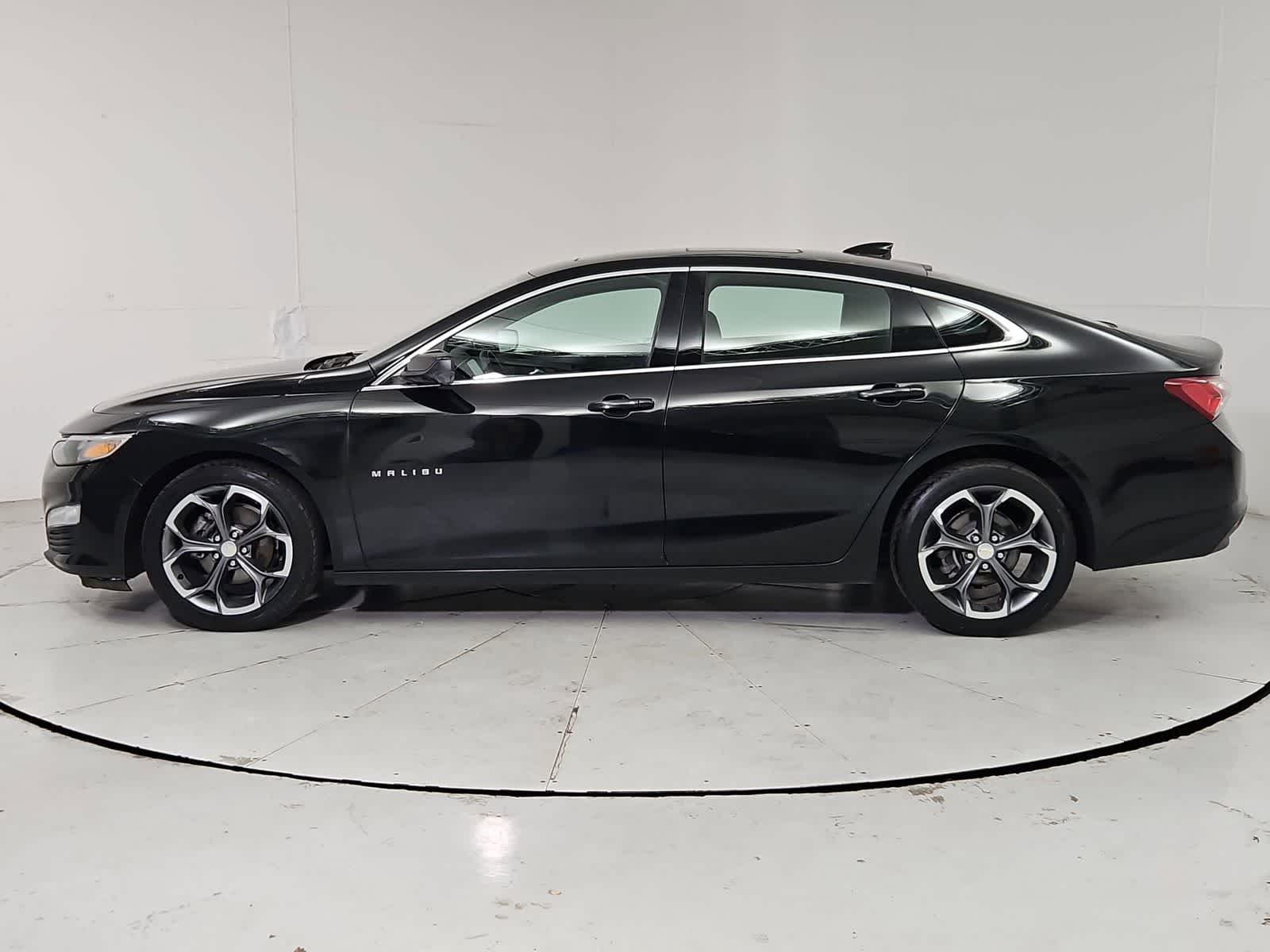 Thumbnail: 2021 Chevrolet Malibu - 3