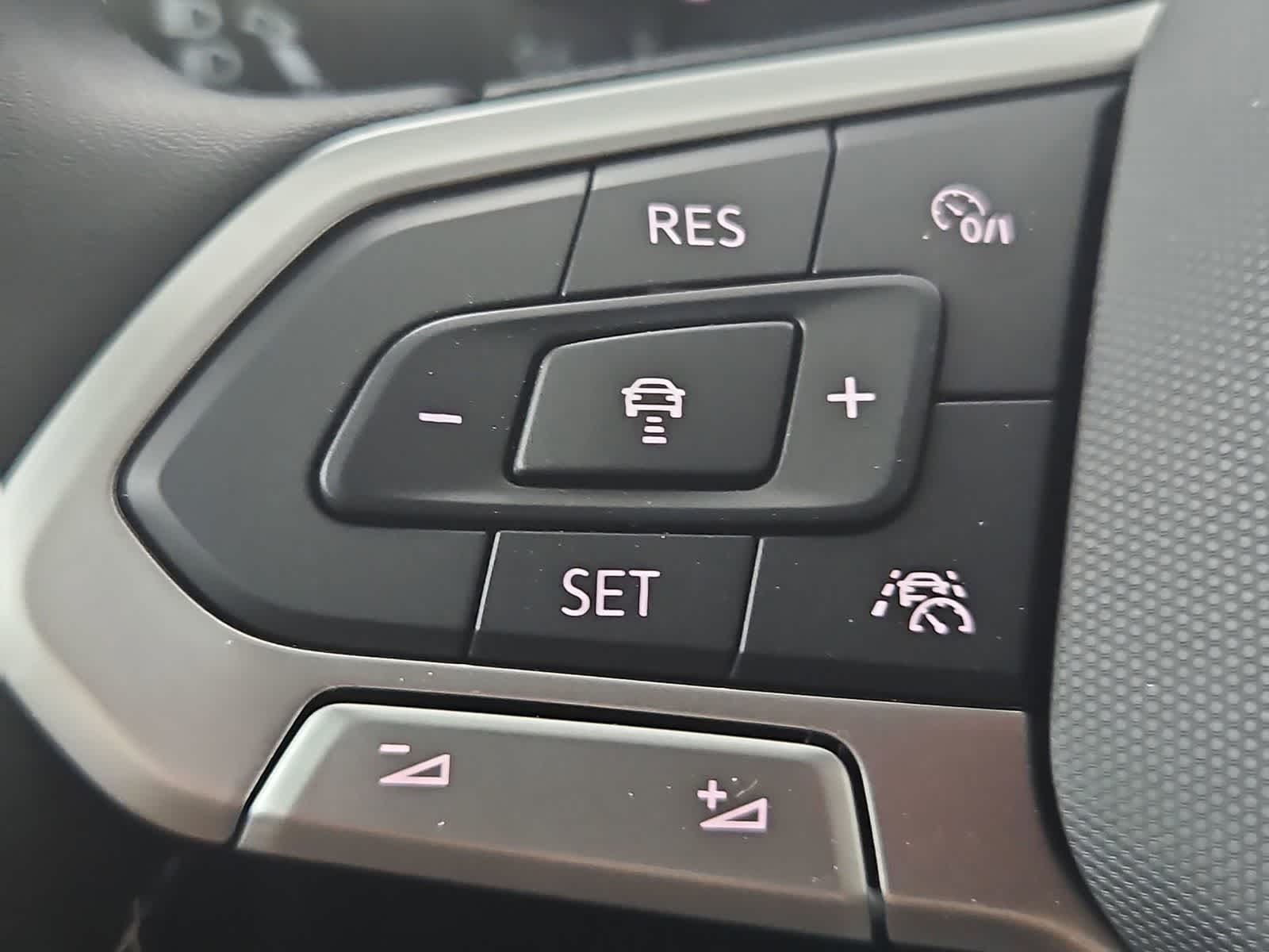 Thumbnail: 2025 Volkswagen Taos - 23