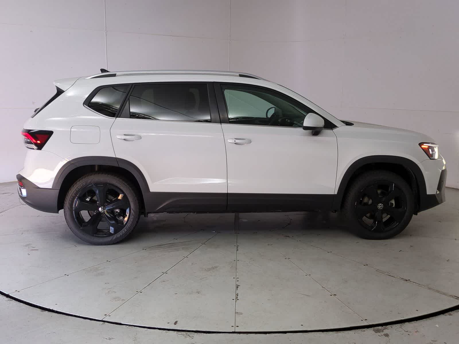 Thumbnail: 2025 Volkswagen Taos - 7