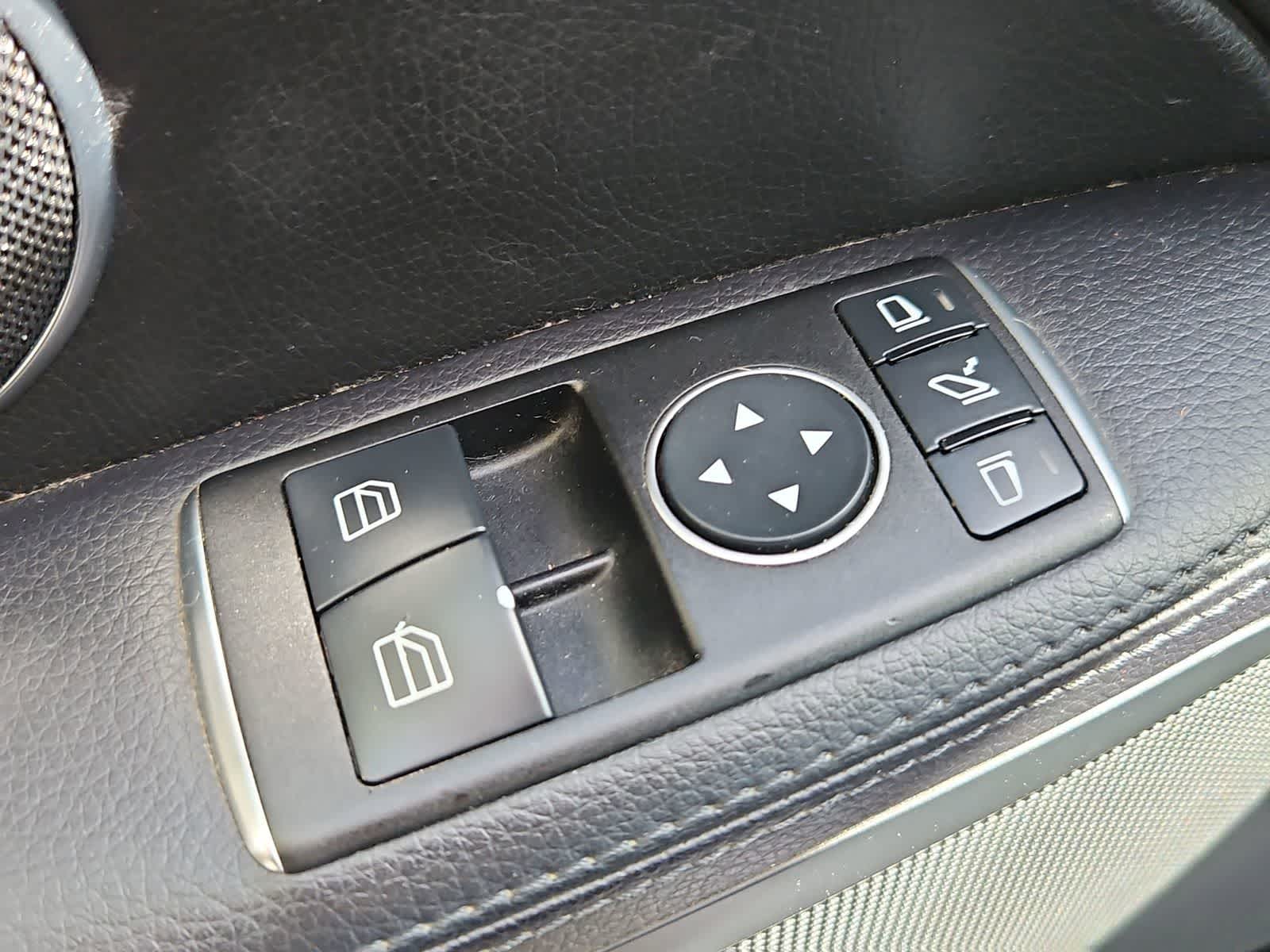 Thumbnail: 2016 Mercedes-Benz SLK - 16