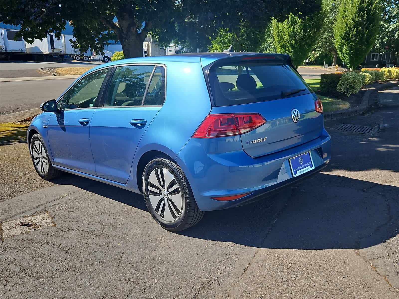 Thumbnail: 2016 Volkswagen e-Golf - 4