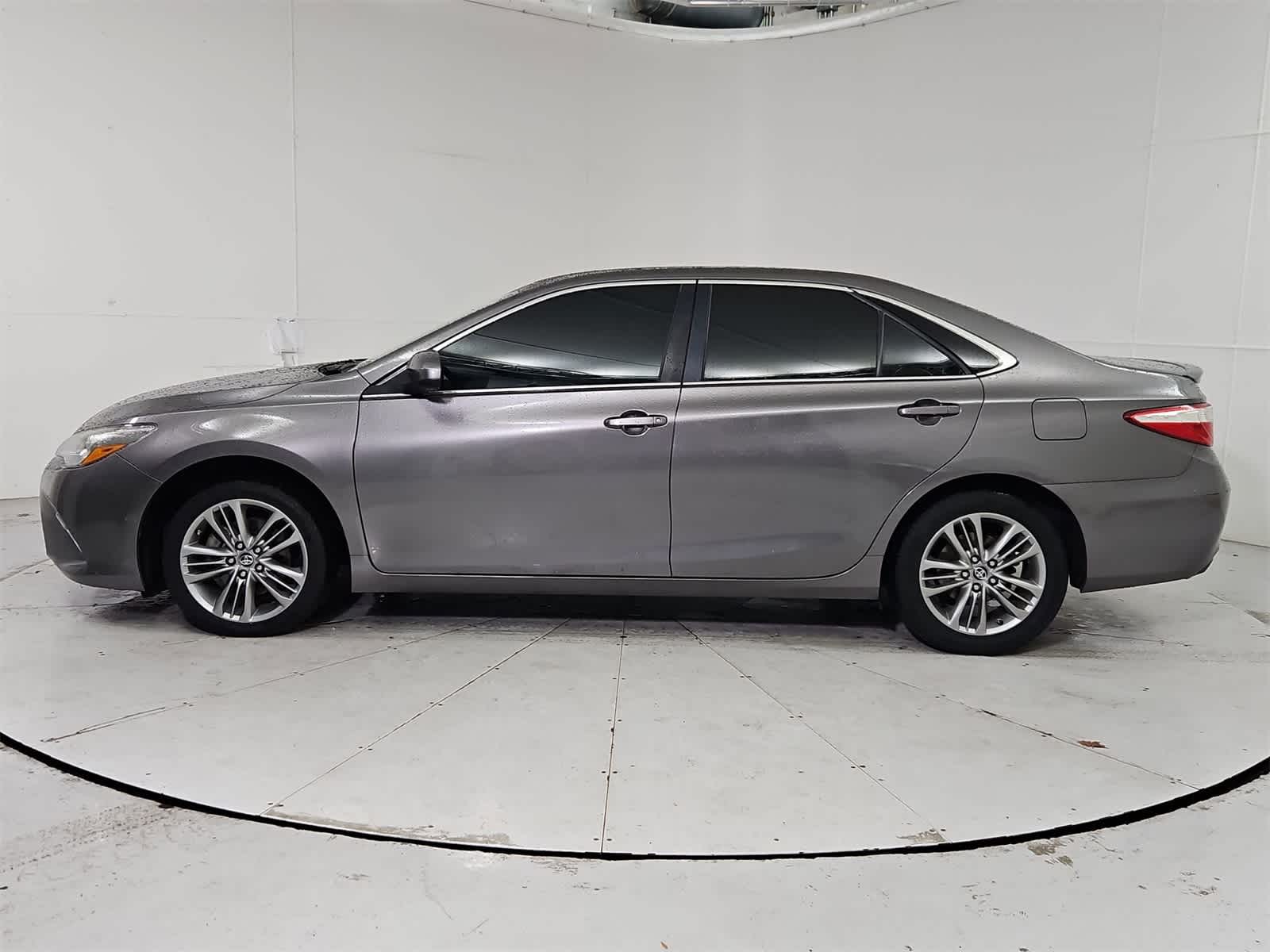 2017 Toyota Camry XLE XSE photo 3