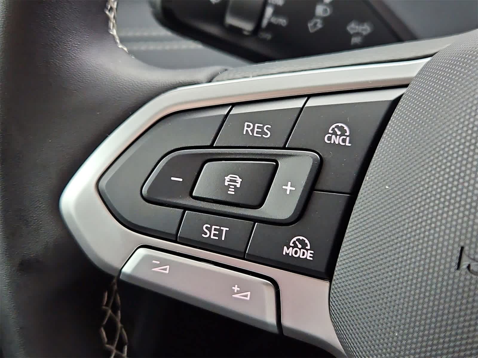 Thumbnail: 2025 Volkswagen Tiguan - 23