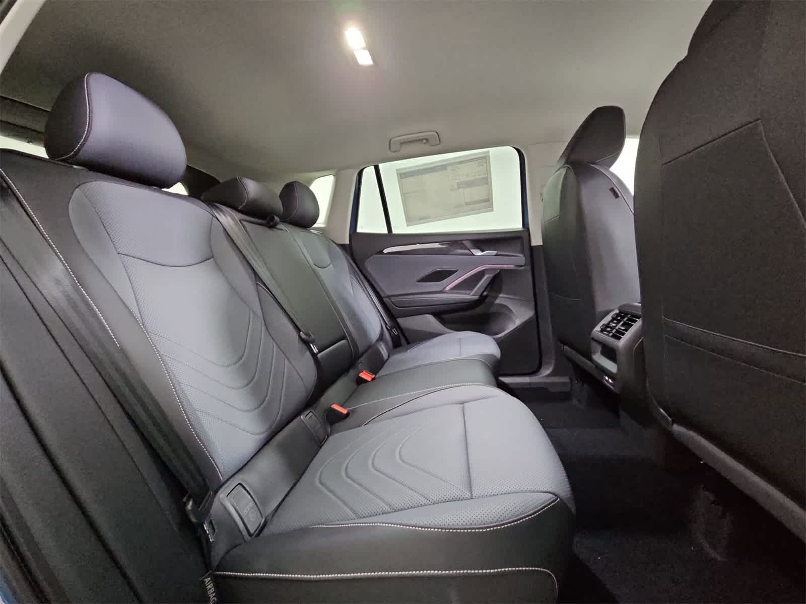 Thumbnail: 2025 Volkswagen Tiguan - 20