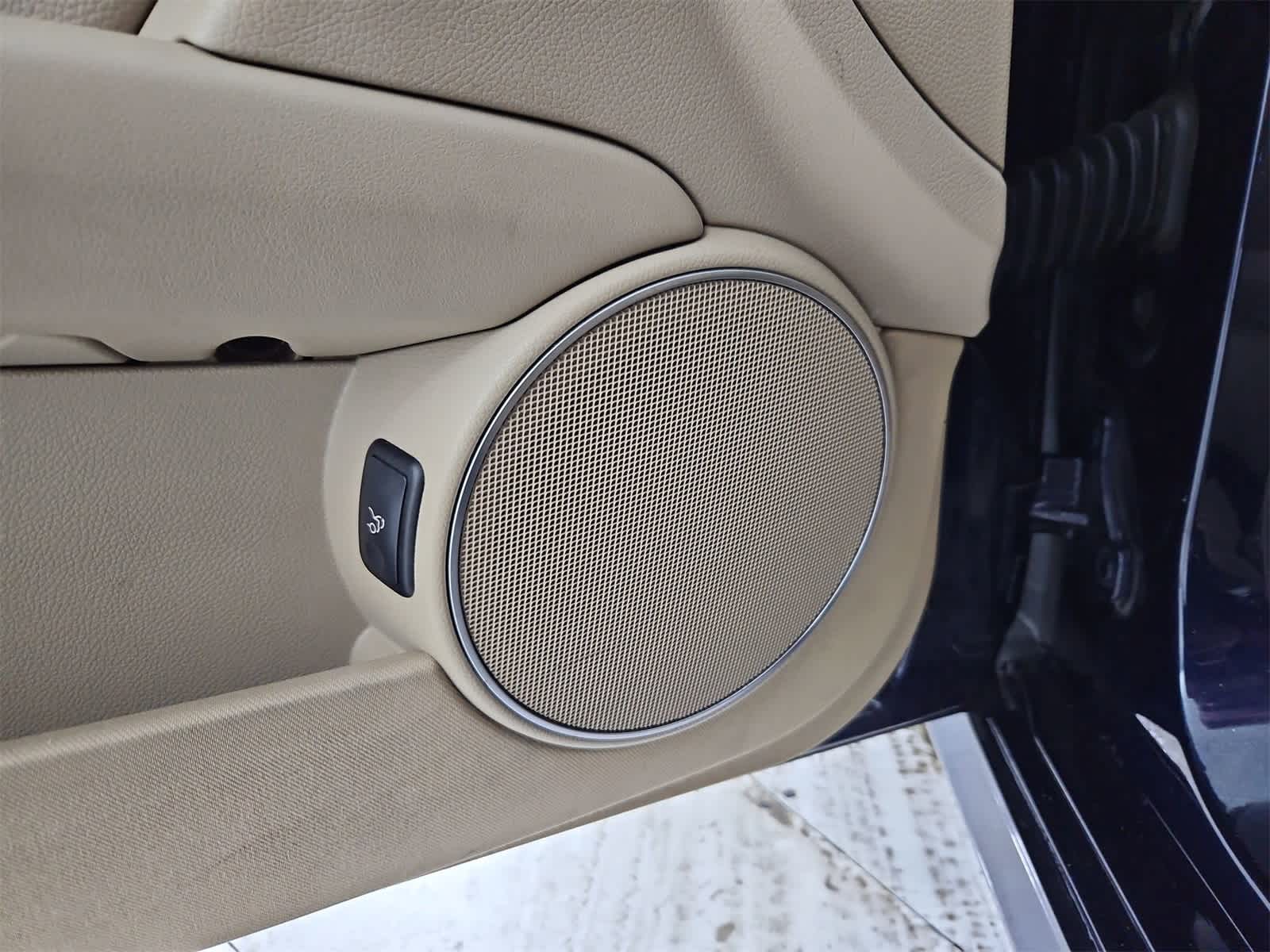 Thumbnail: 2013 Mercedes-Benz C-Class - 32