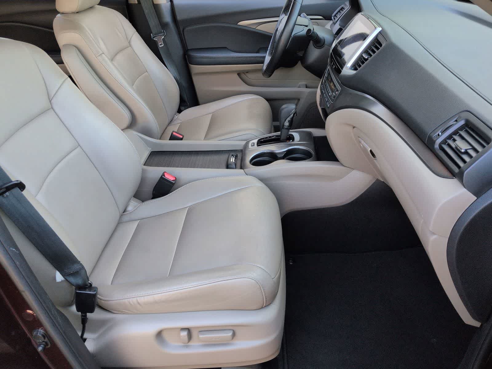 Thumbnail: 2017 Honda Pilot - 22