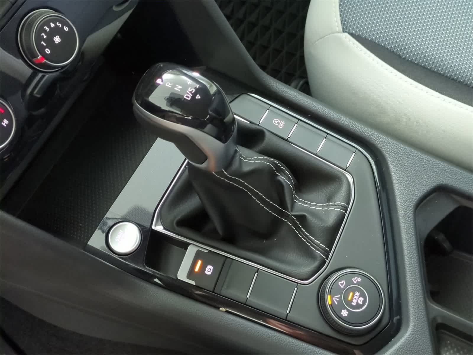 Thumbnail: 2025 Volkswagen Taos - 32