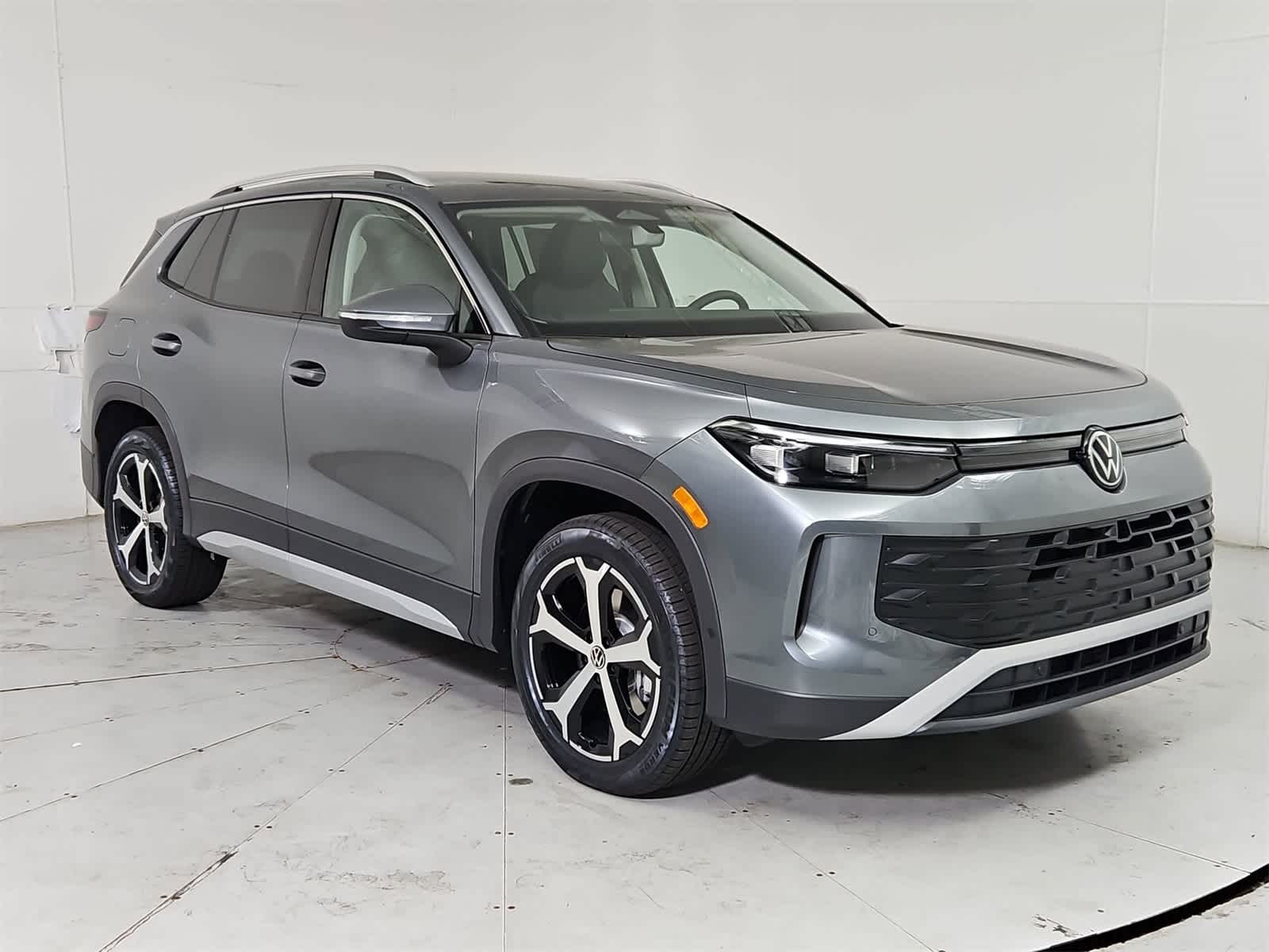 Thumbnail: 2025 Volkswagen Tiguan - 8