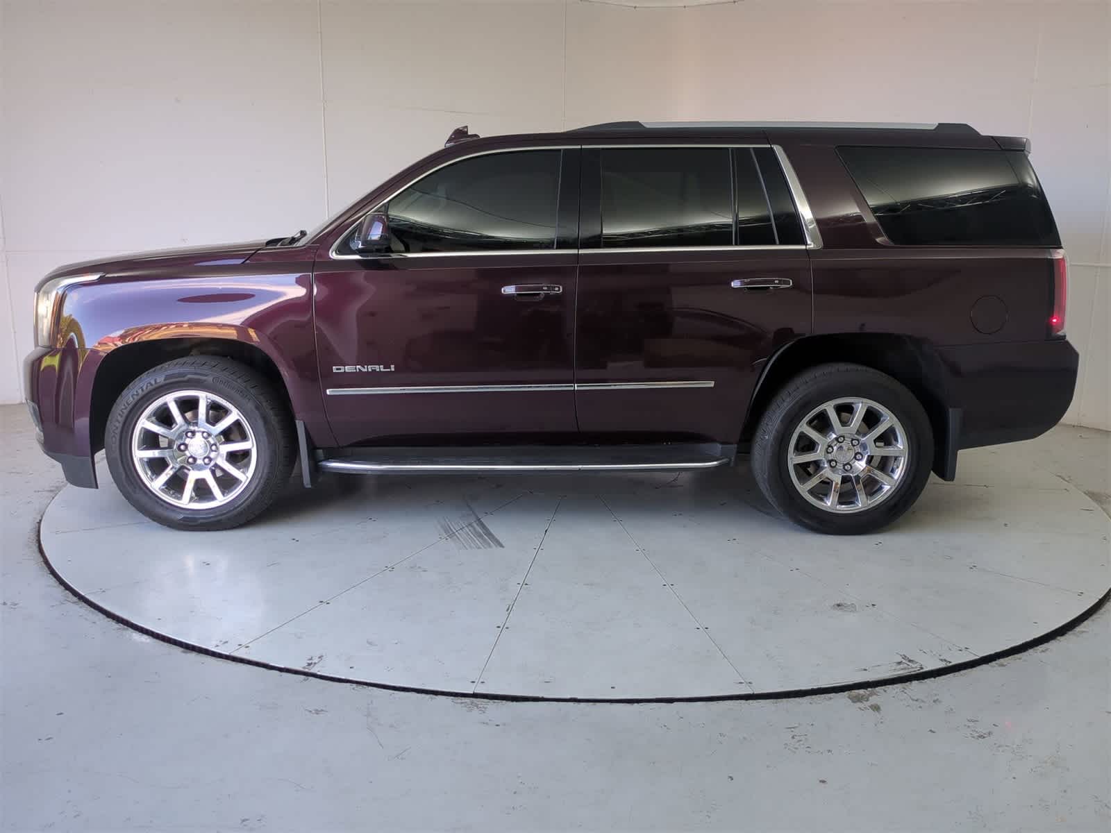 Thumbnail: 2017 GMC Yukon - 3
