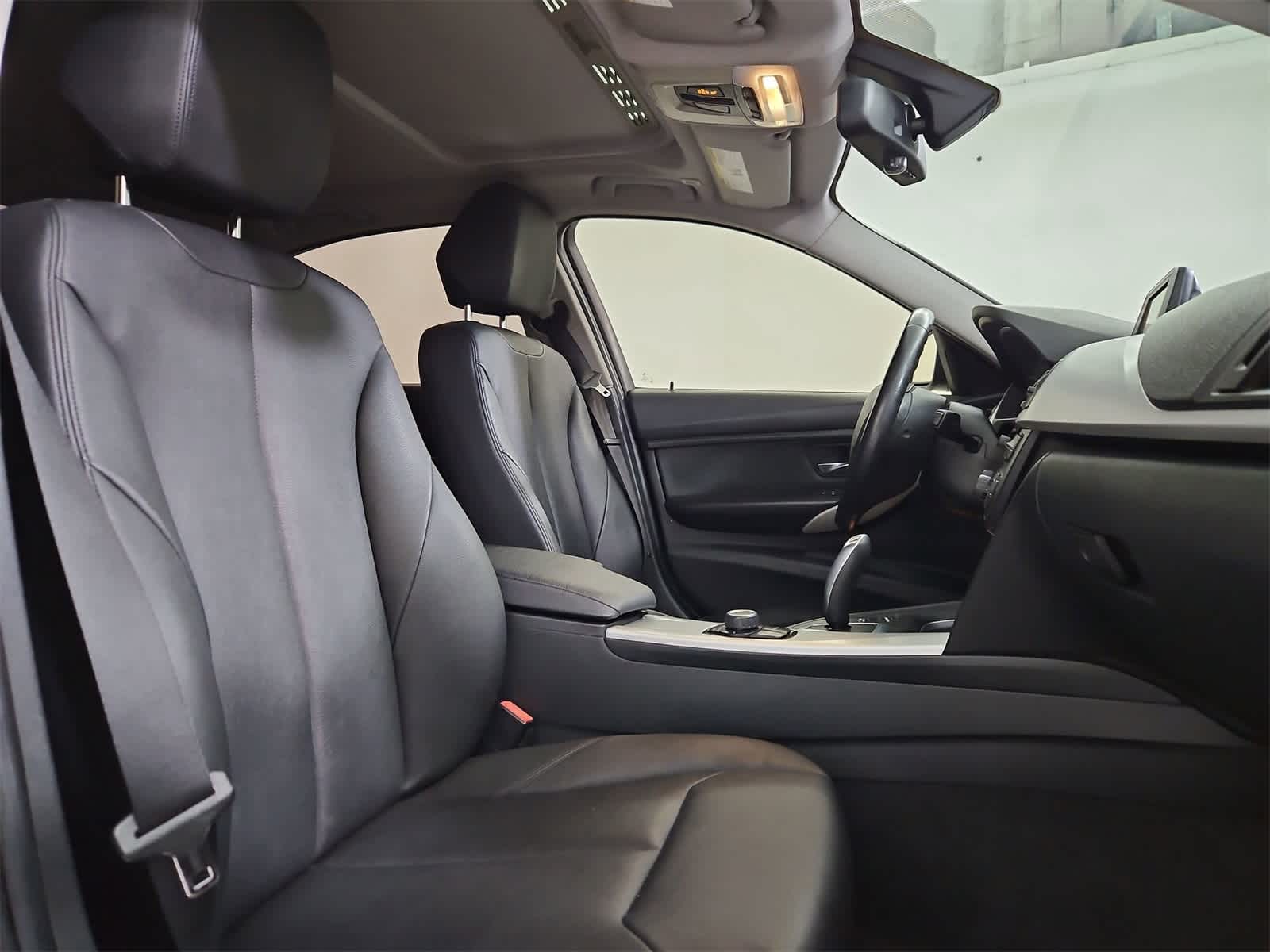 Thumbnail: 2013 BMW 3 Series - 23