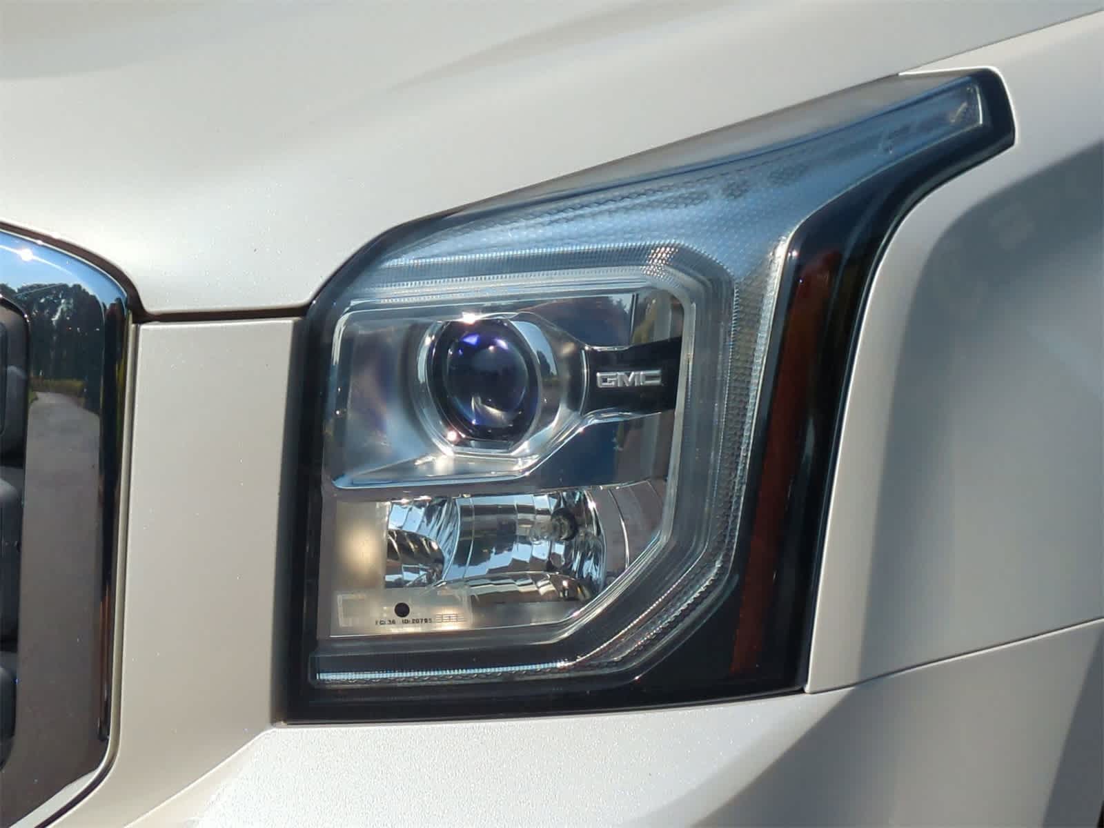 Thumbnail: 2015 GMC Yukon XL - 10