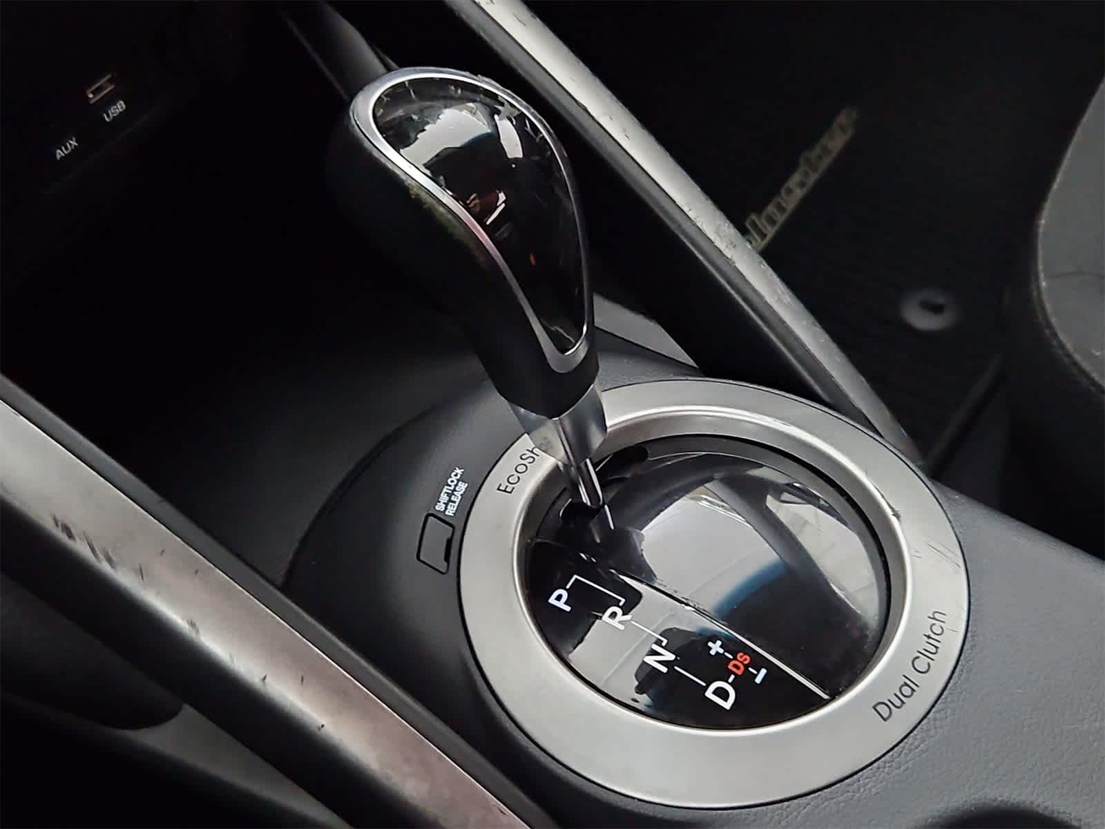 Thumbnail: 2017 Hyundai Veloster - 32