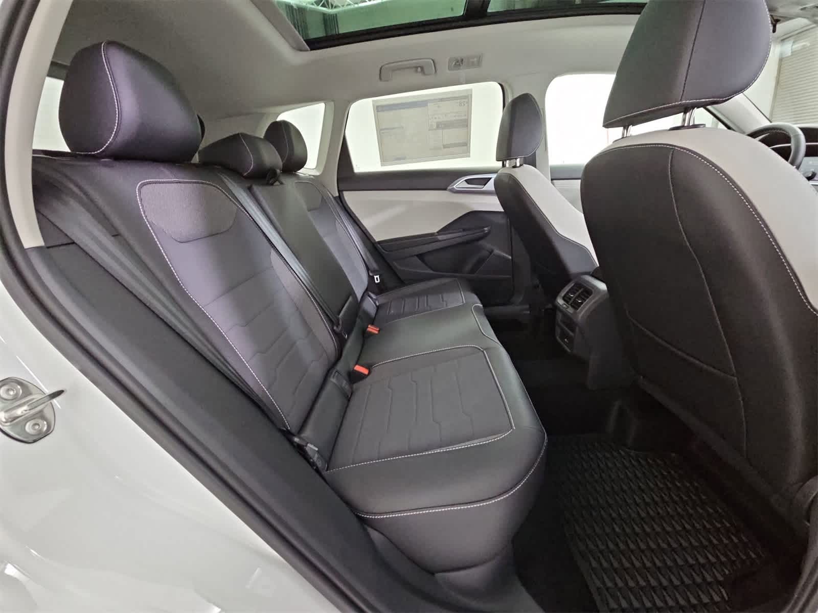 Thumbnail: 2025 Volkswagen Taos - 20