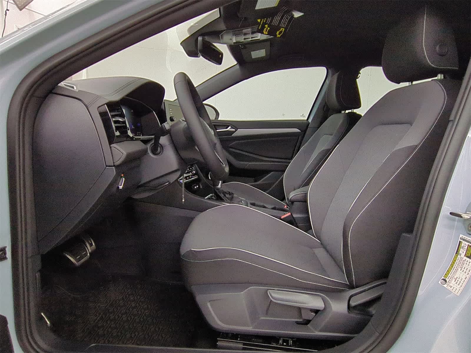 Thumbnail: 2025 Volkswagen Jetta - 16