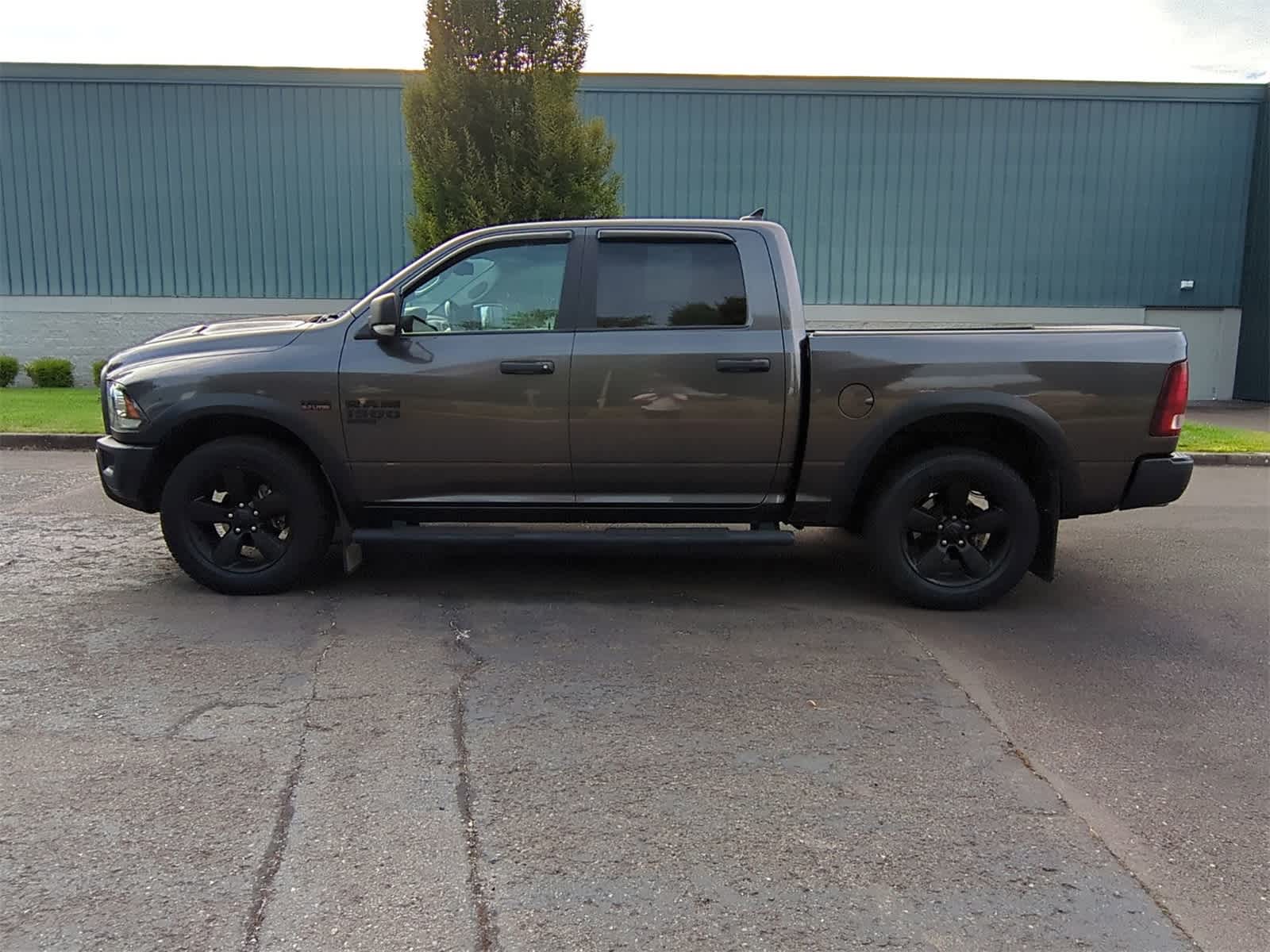 Thumbnail: 2020 RAM 1500 Classic - 3