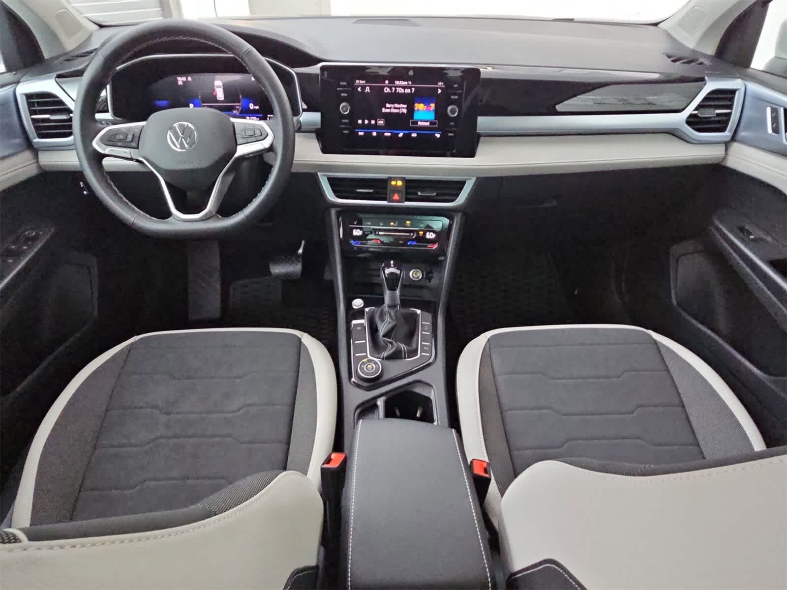 2025 Volkswagen Taos SE 14