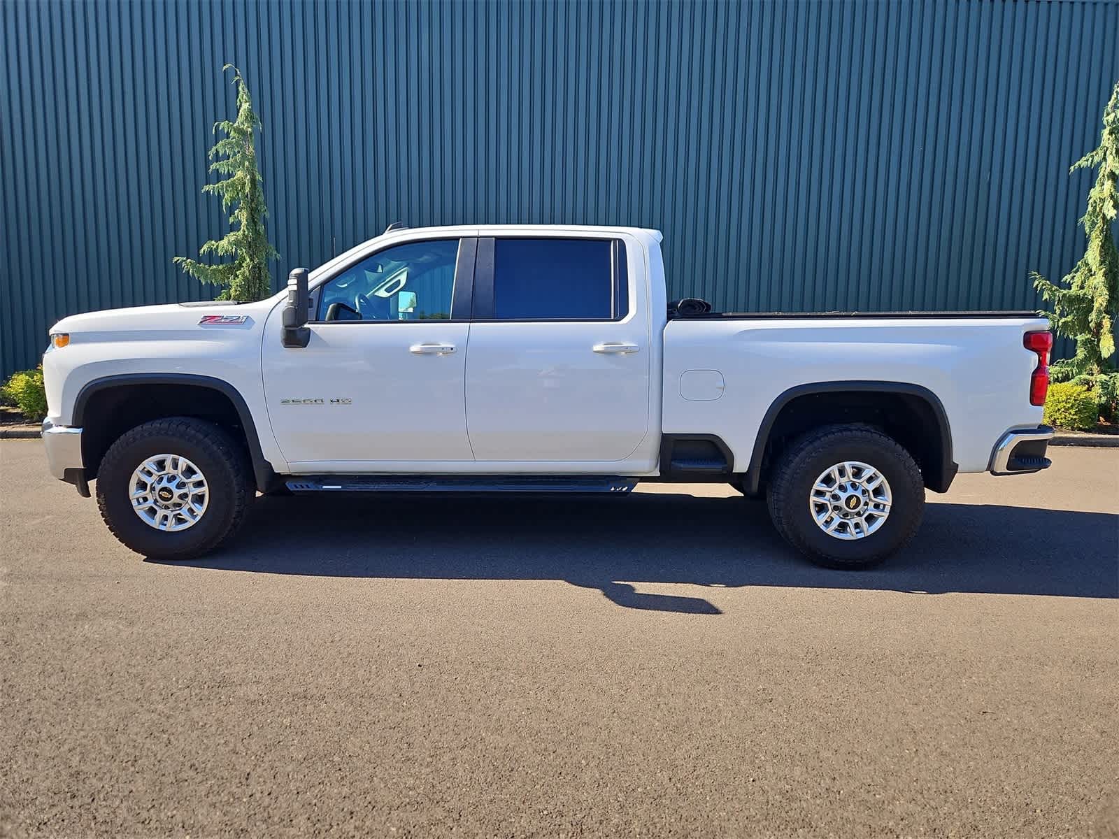 2020 Chevrolet Silverado 2500HD LT photo 3