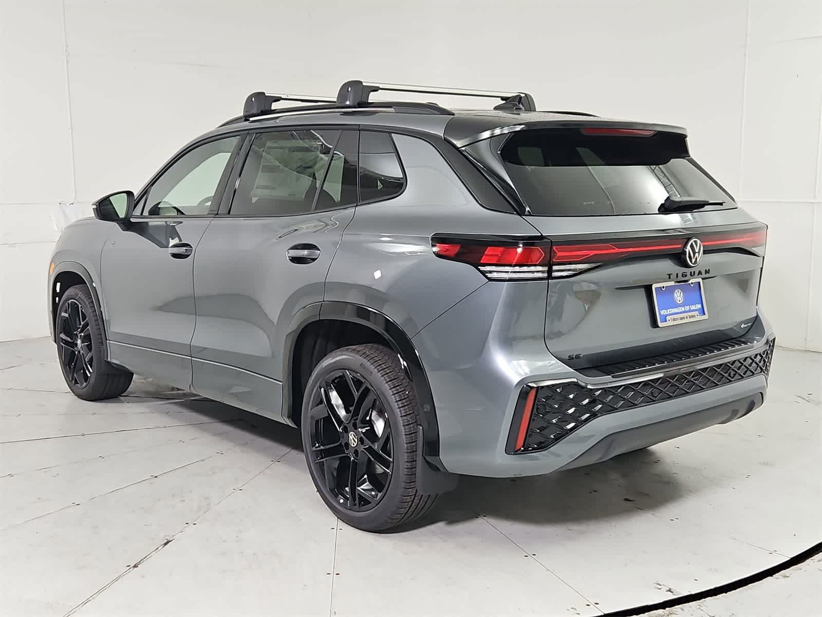 2026 Volkswagen Tiguan SE R-Line Black photo 2