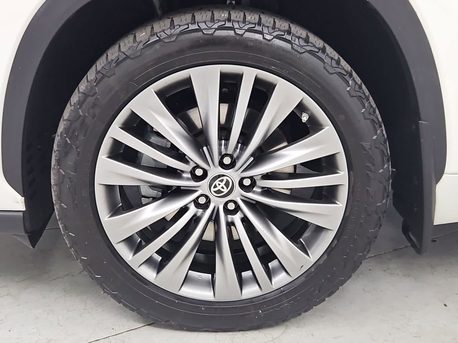 Thumbnail: 2020 Toyota Highlander - 12
