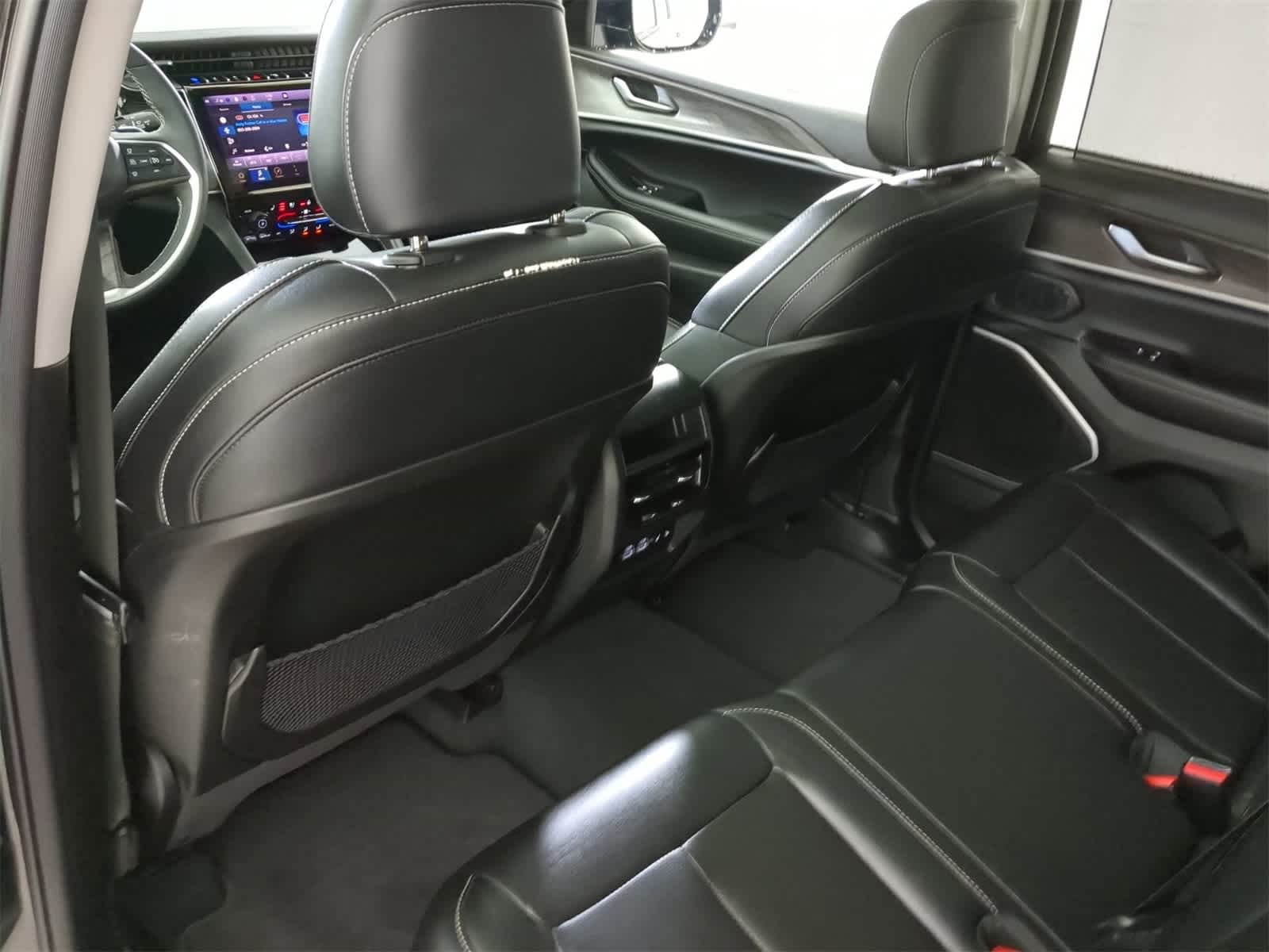 Thumbnail: 2023 Jeep Grand Cherokee - 17