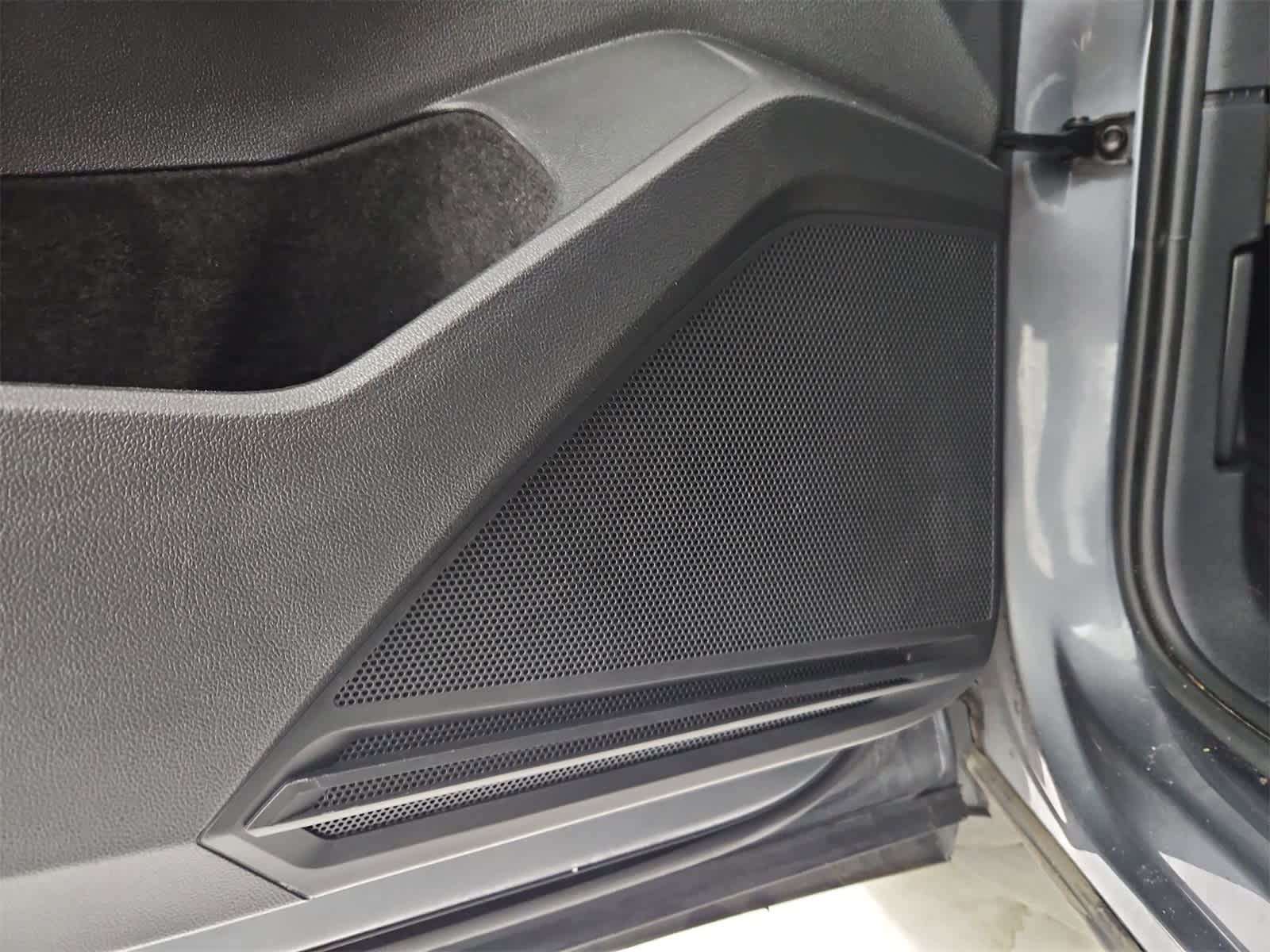 Thumbnail: 2022 Volkswagen Tiguan - 30