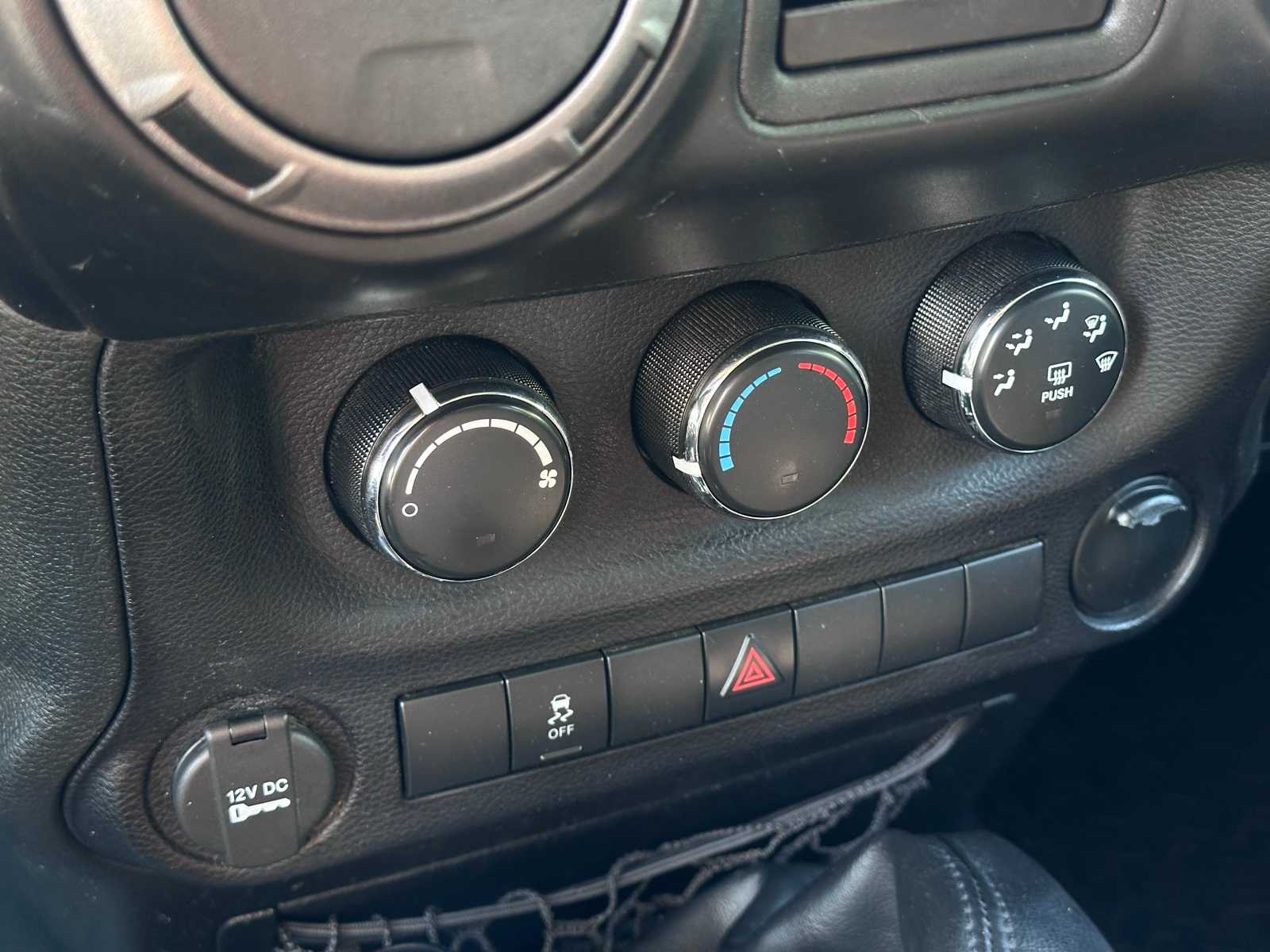 Thumbnail: 2015 Jeep Wrangler - 14