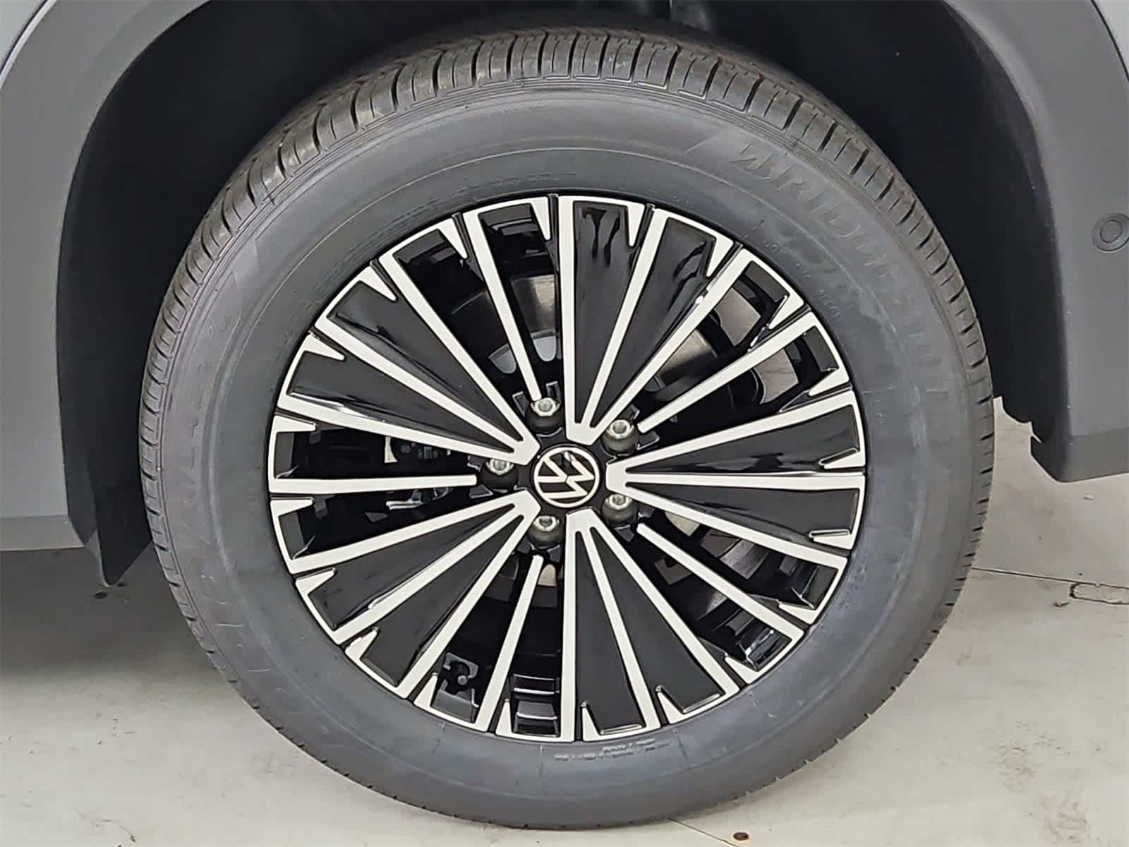 Thumbnail: 2025 Volkswagen Tiguan - 13