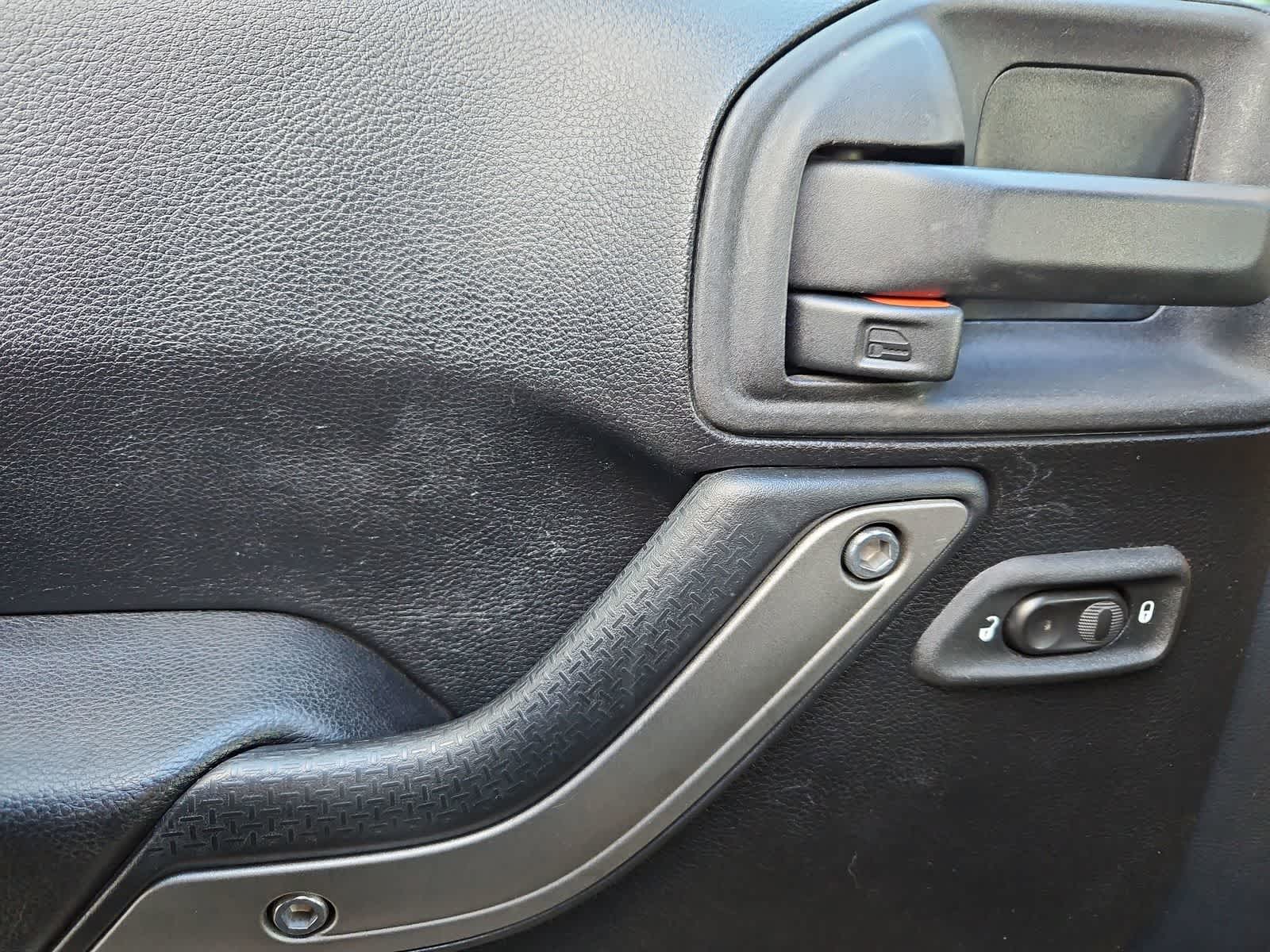 Thumbnail: 2015 Jeep Wrangler - 17