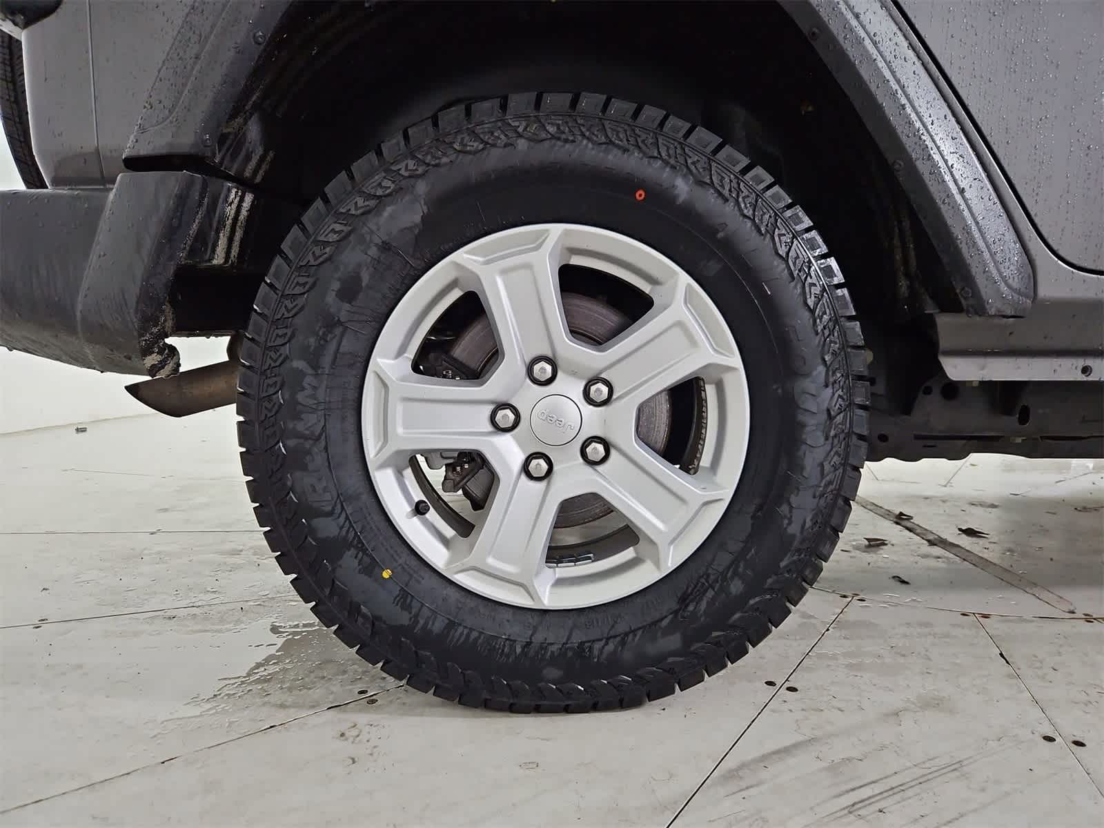 Thumbnail: 2020 Jeep Wrangler - 14