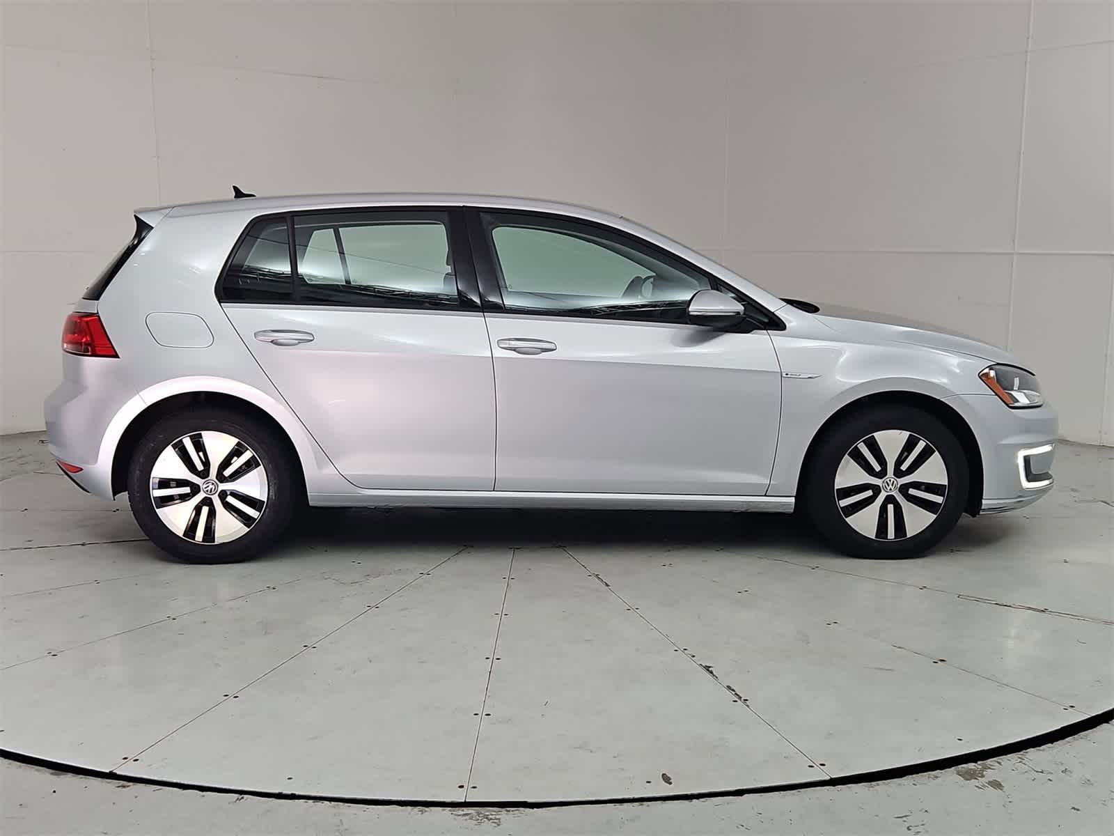 2016 Volkswagen e-Golf SE 7