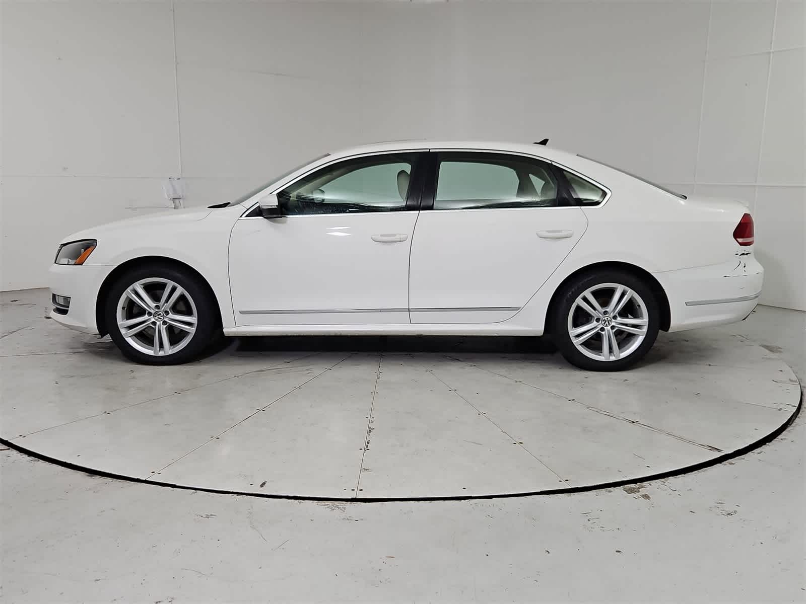 Thumbnail: 2013 Volkswagen Passat - 3