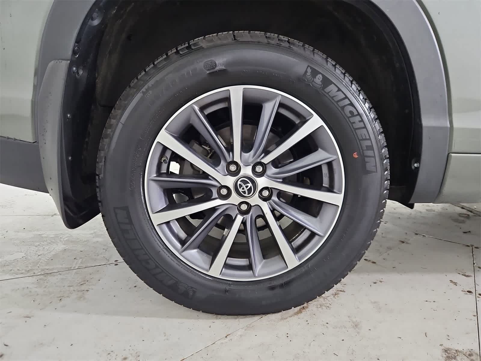 Thumbnail: 2018 Toyota Highlander - 13