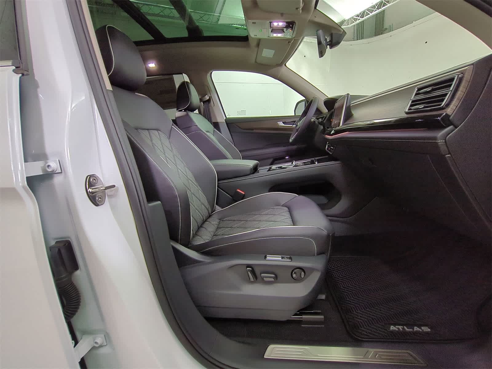 Thumbnail: 2025 Volkswagen Atlas - 23