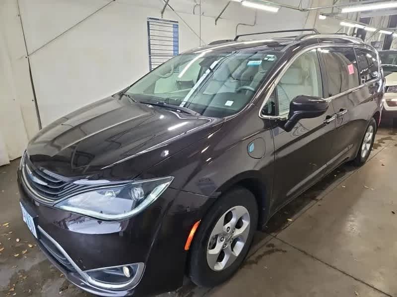 2018 Chrysler Pacifica Hybrid Touring Plus's photo