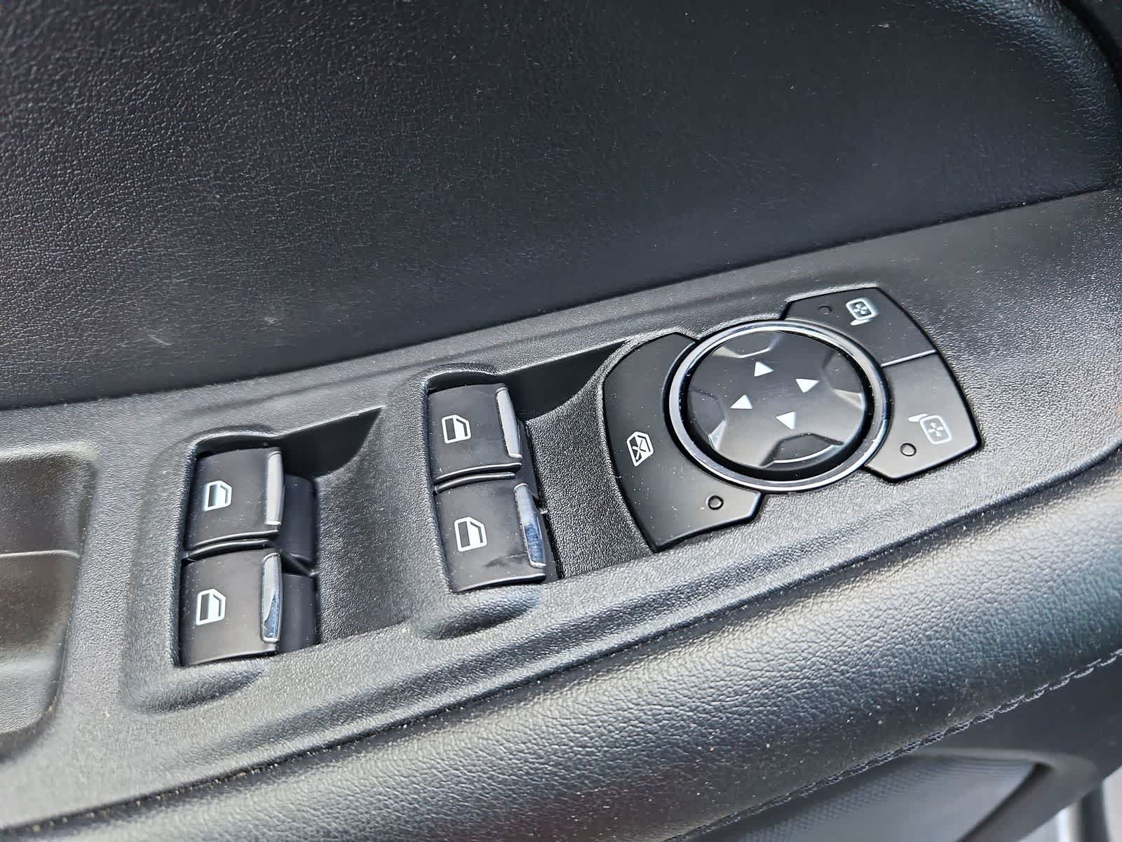 Thumbnail: 2021 Ford Edge - 17