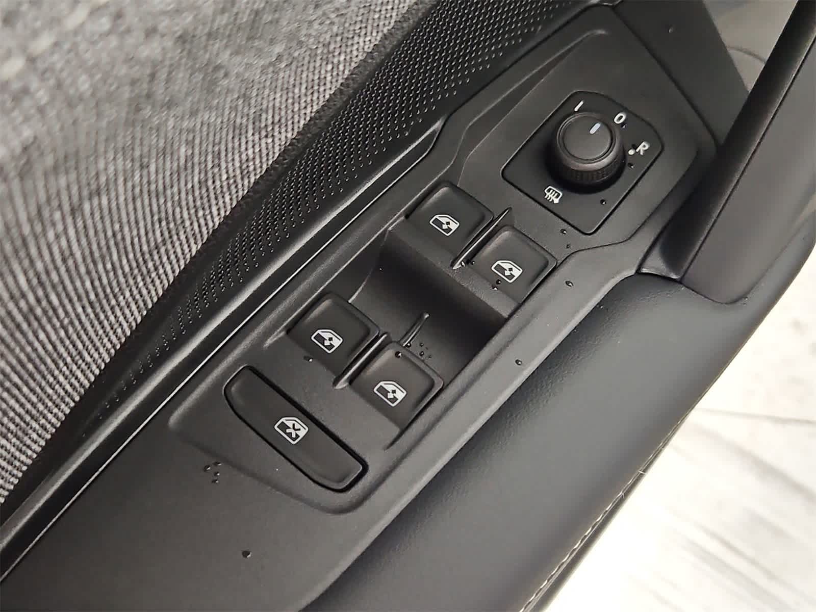 Thumbnail: 2025 Volkswagen Tiguan - 17