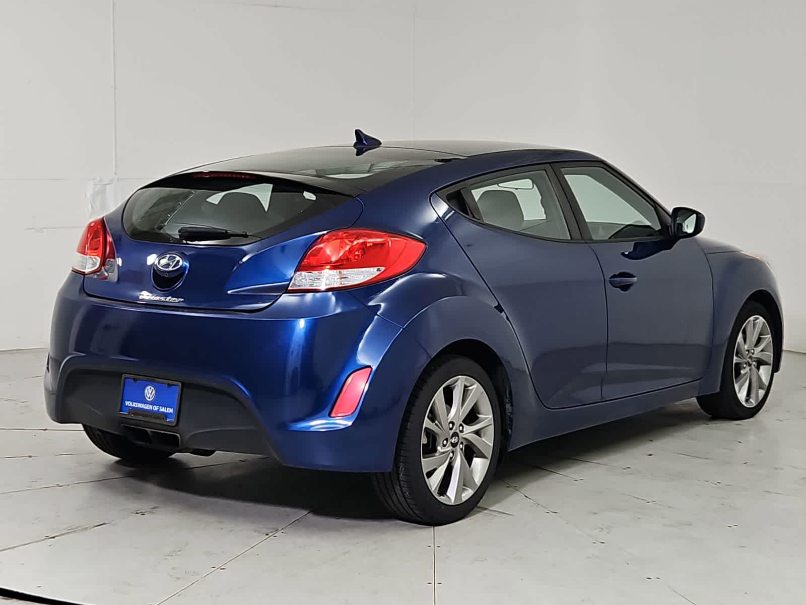 Thumbnail: 2017 Hyundai Veloster - 6