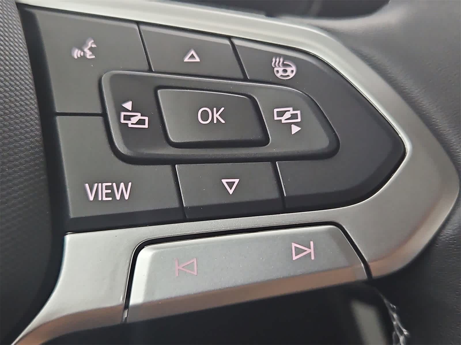 Thumbnail: 2025 Volkswagen Taos - 24