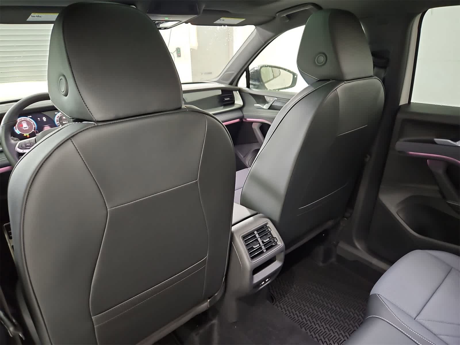 Thumbnail: 2025 Volkswagen Tiguan - 18