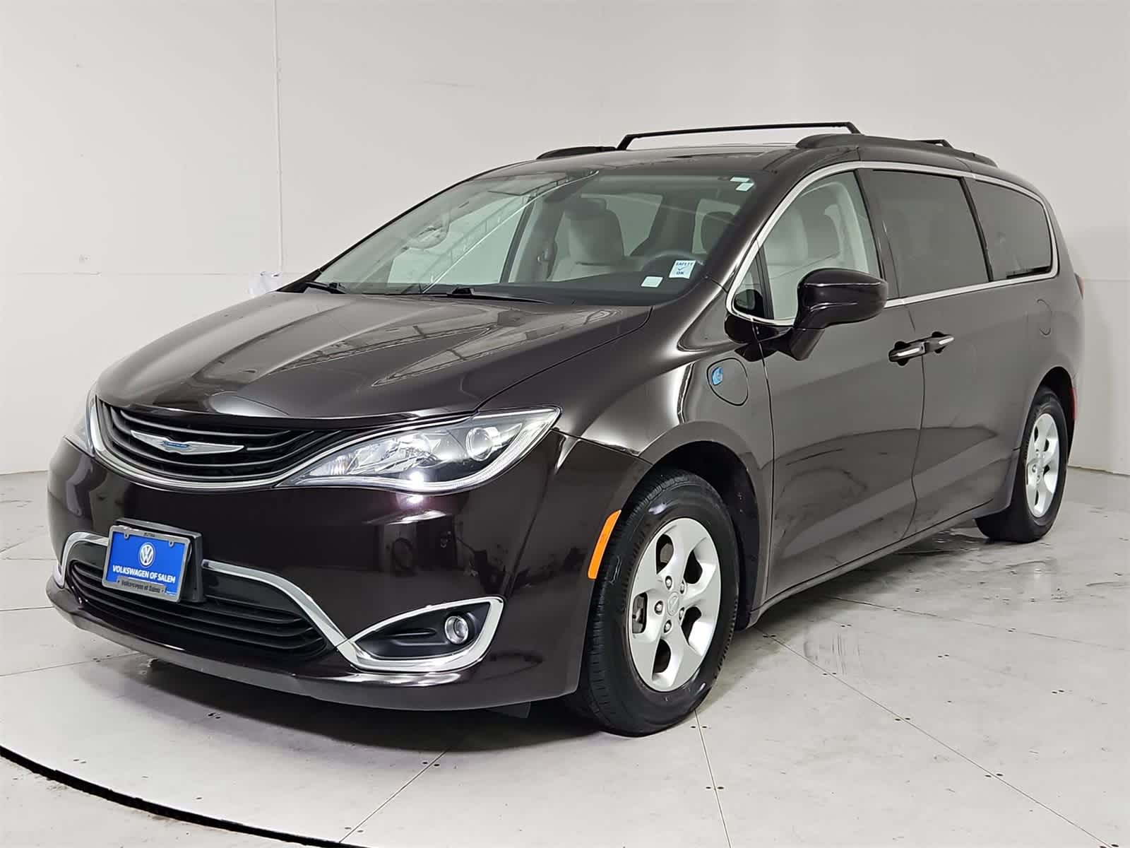 2018 Chrysler Pacifica Hybrid Touring Plus's photo