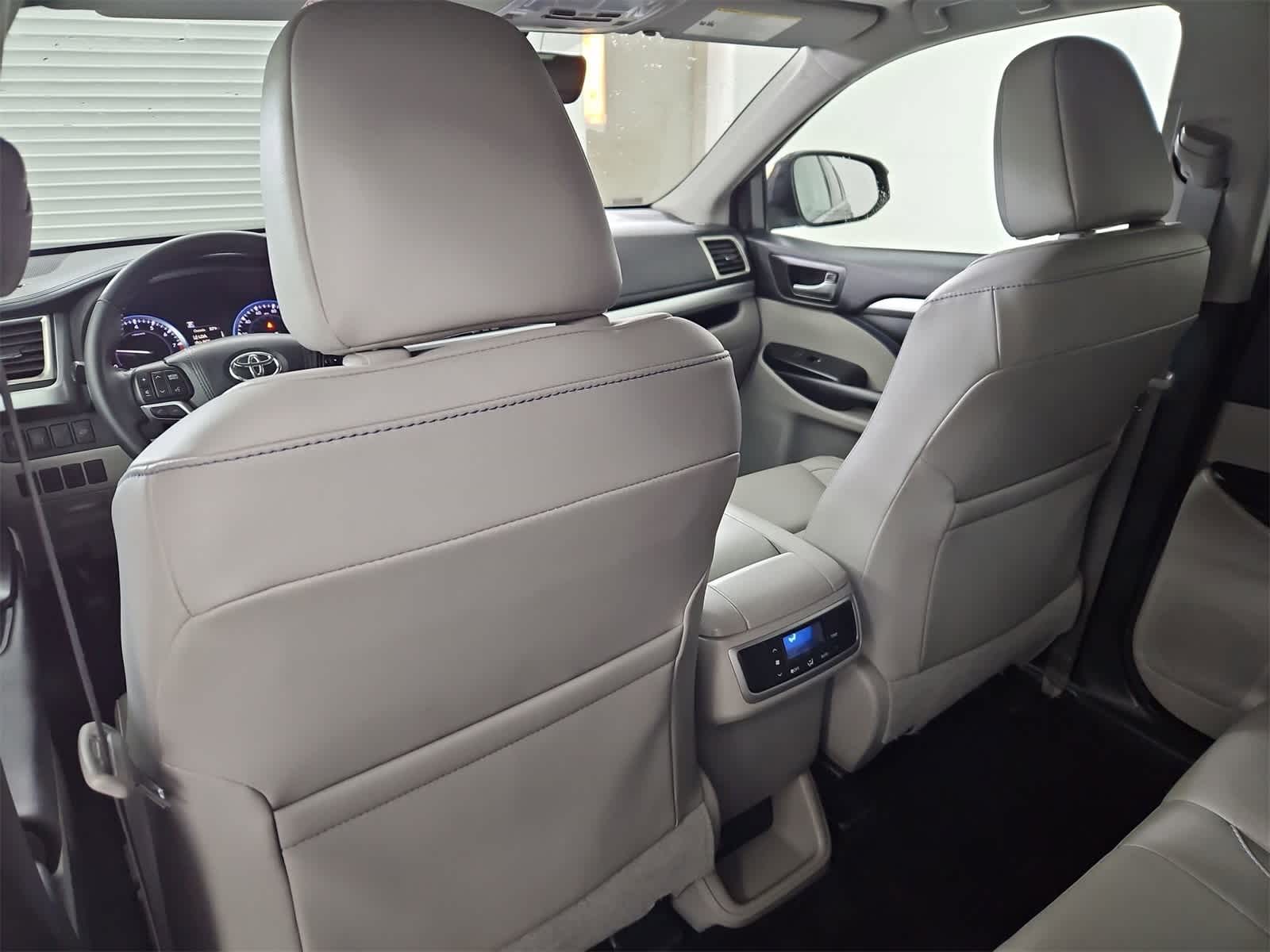 Thumbnail: 2018 Toyota Highlander - 18