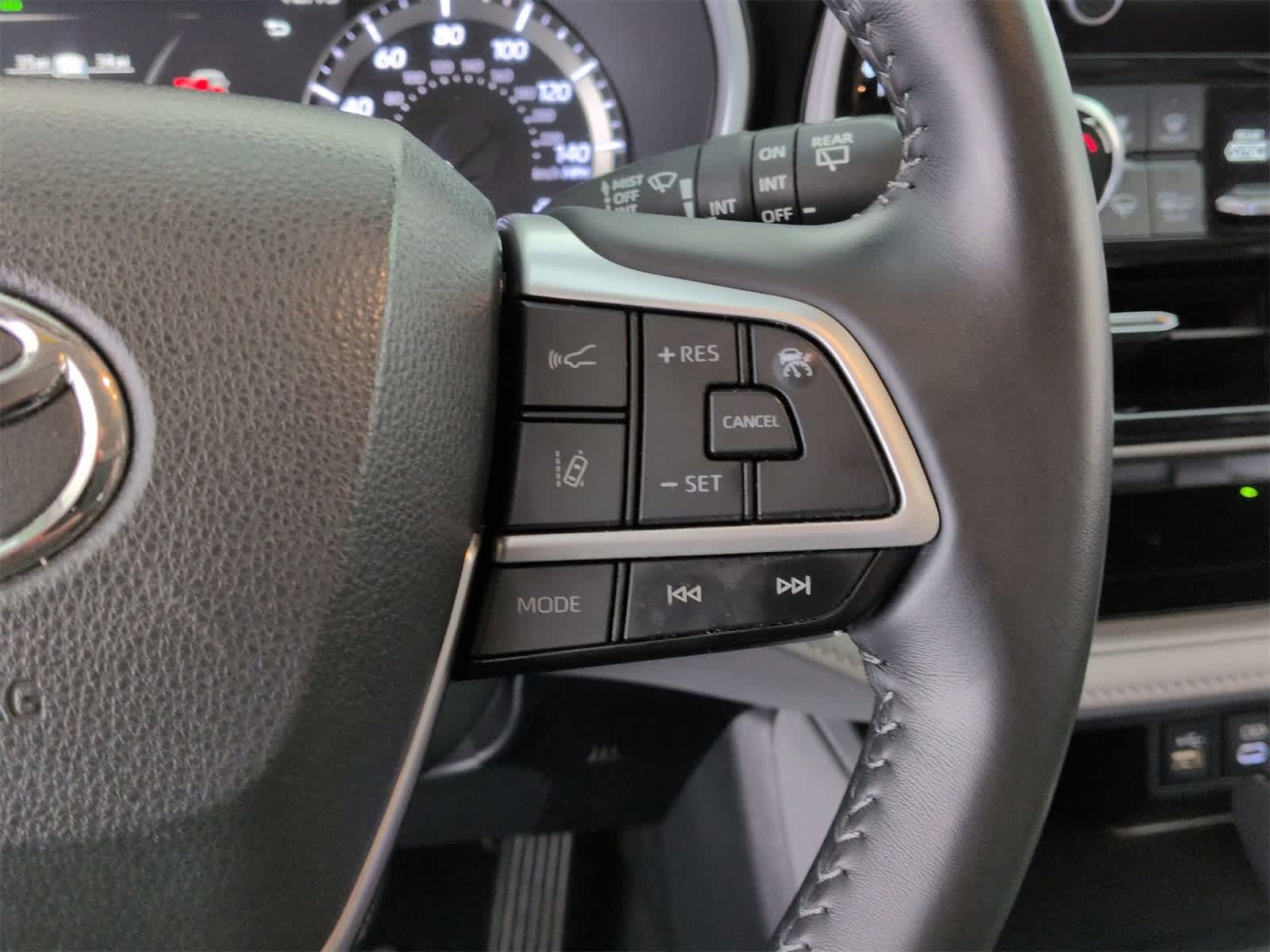 Thumbnail: 2023 Toyota Highlander - 24